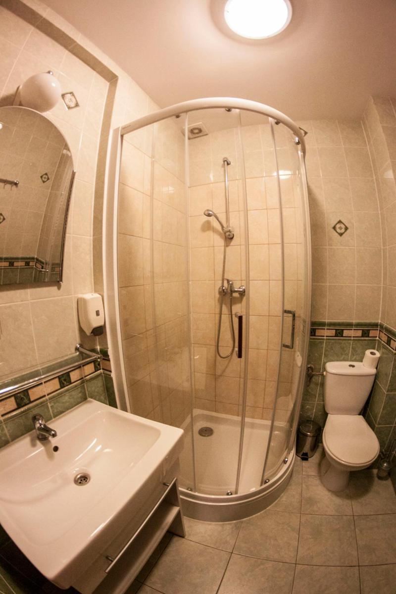 Standard Twin Room - Photo 3