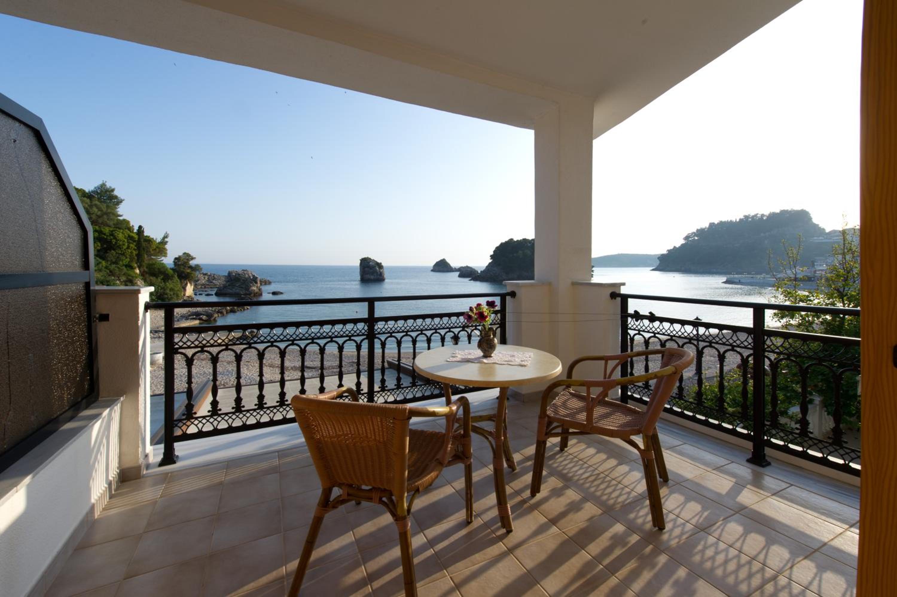 Deluxe Double Room with Balcony and Sea View photo 3