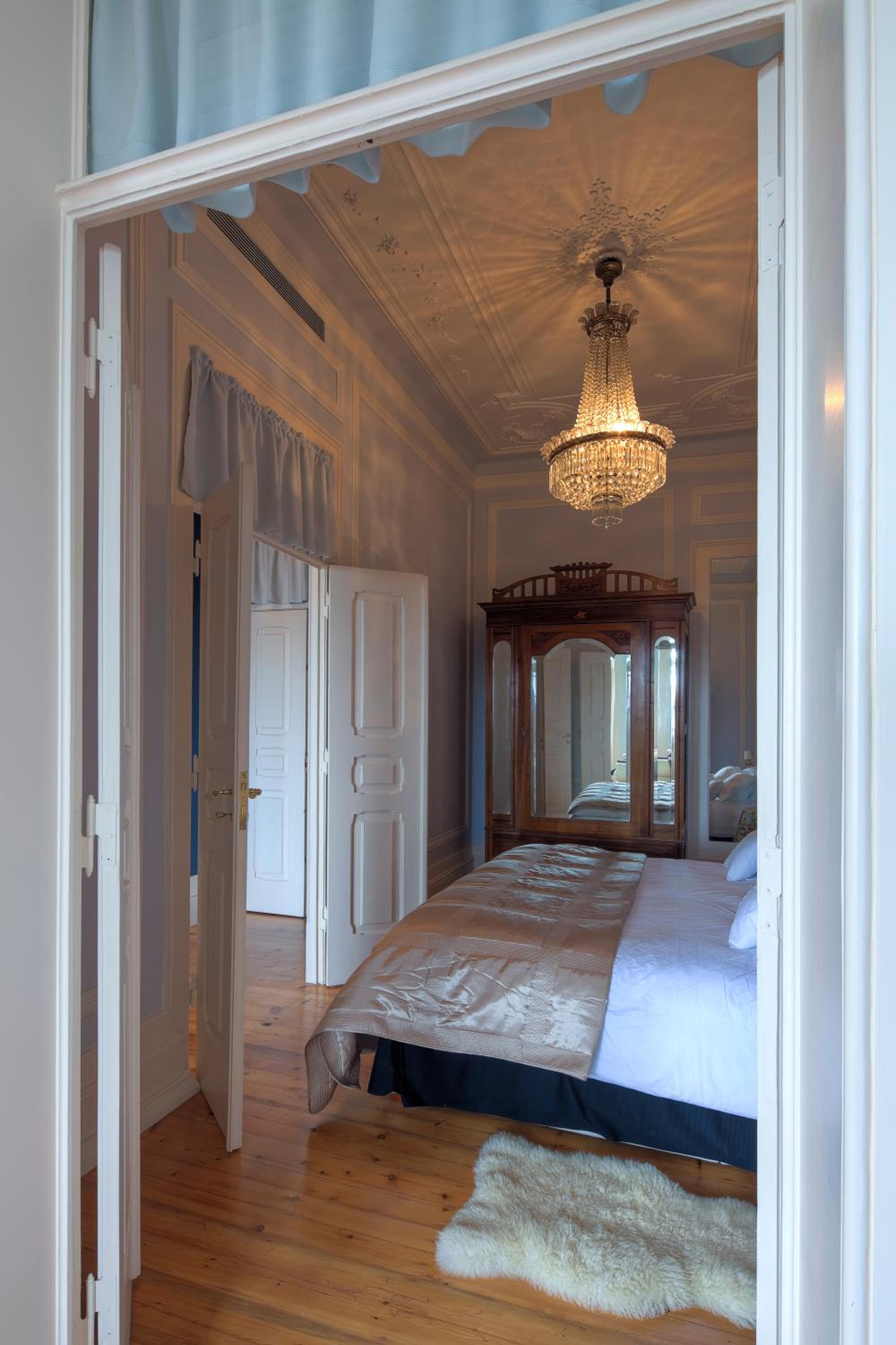 Deluxe Suite with River View - Photo 20