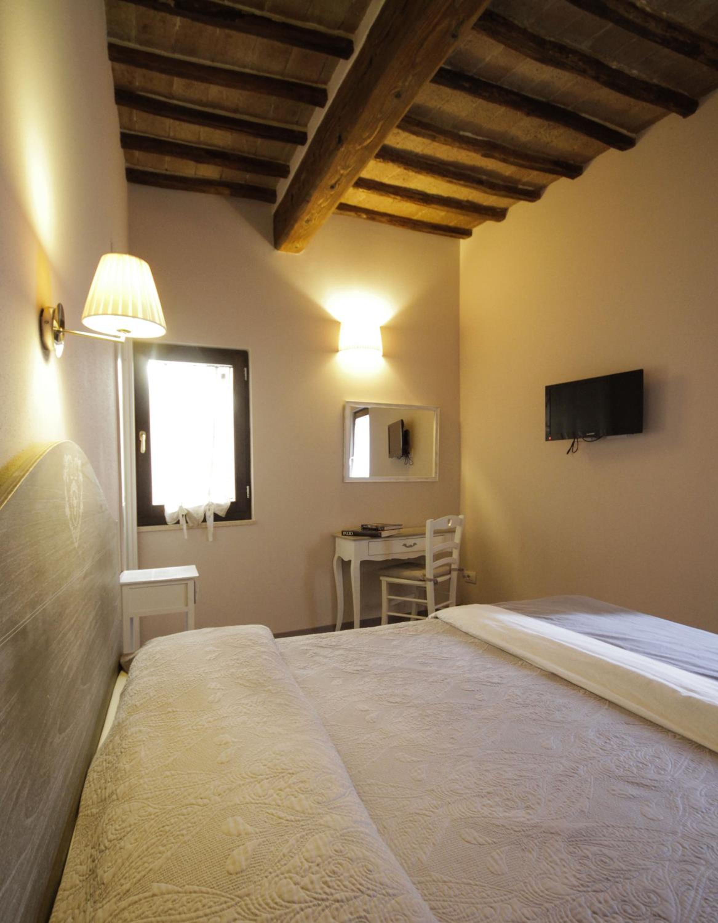 Double Room - Photo 7