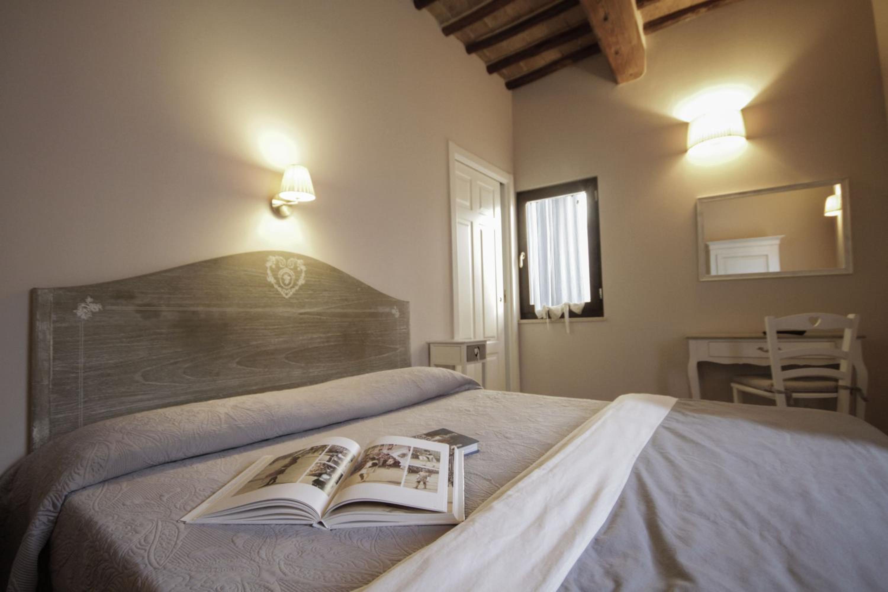 Double Room - Photo 8