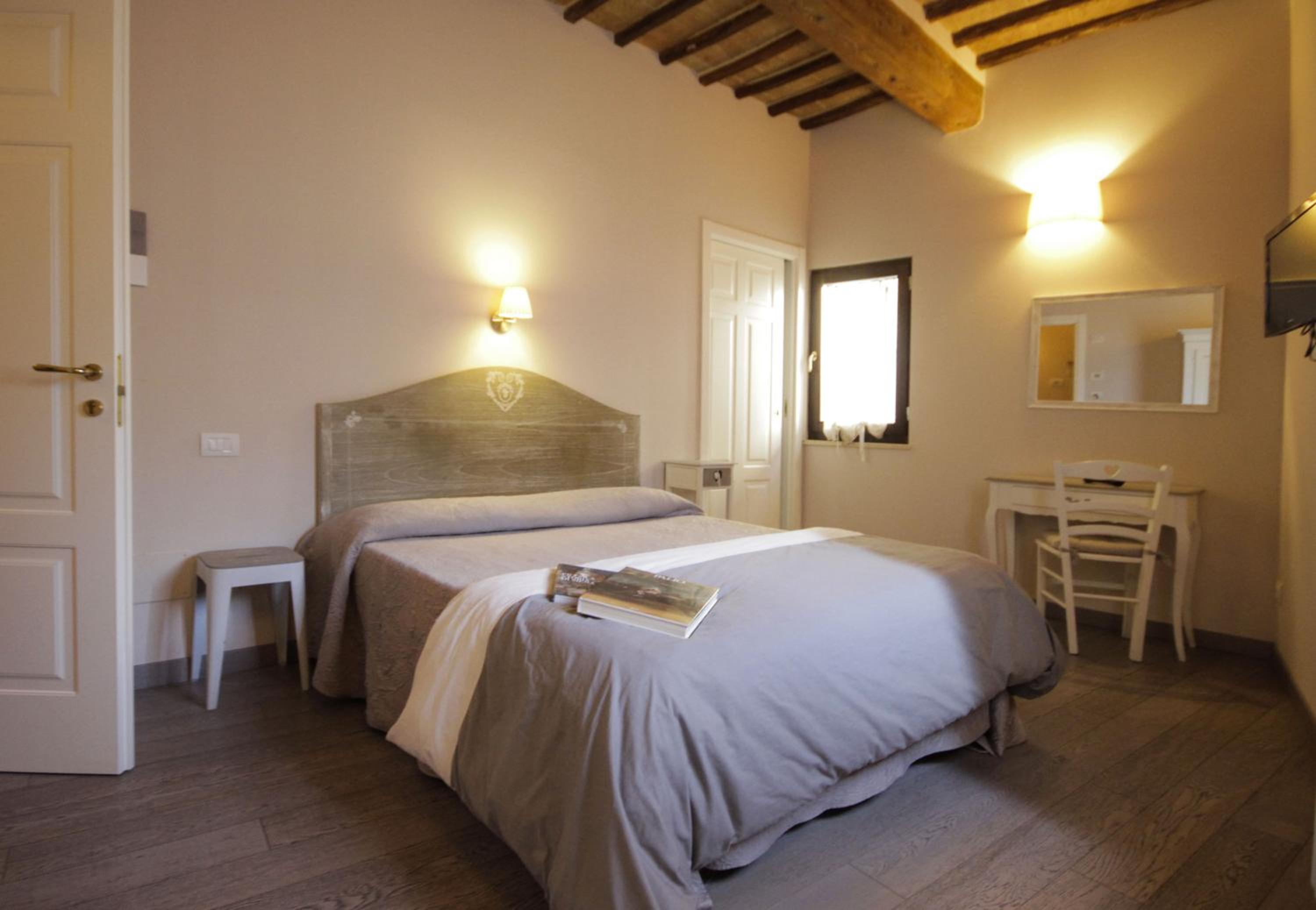 Double Room - Photo 9