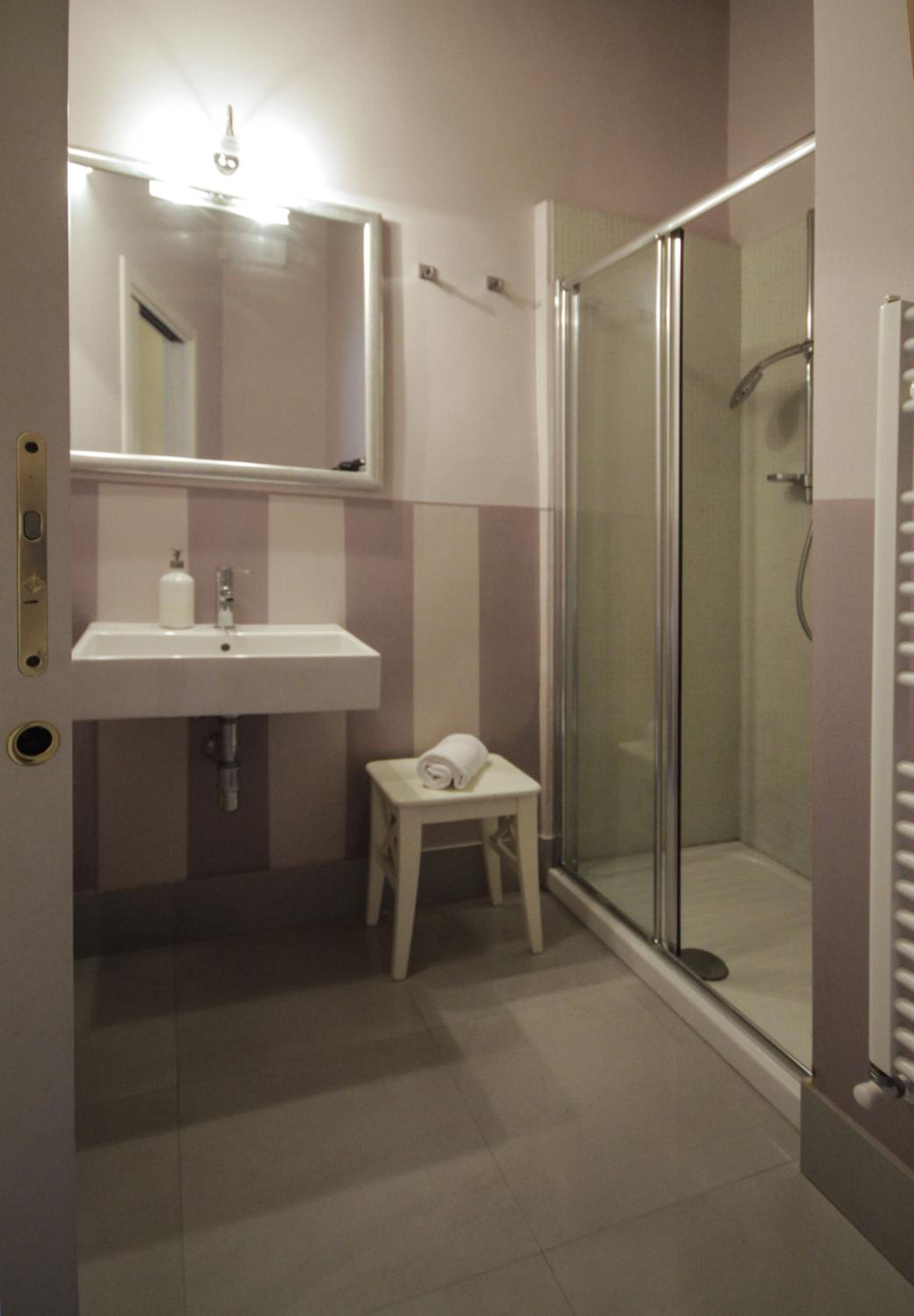 Double Room - Photo 12