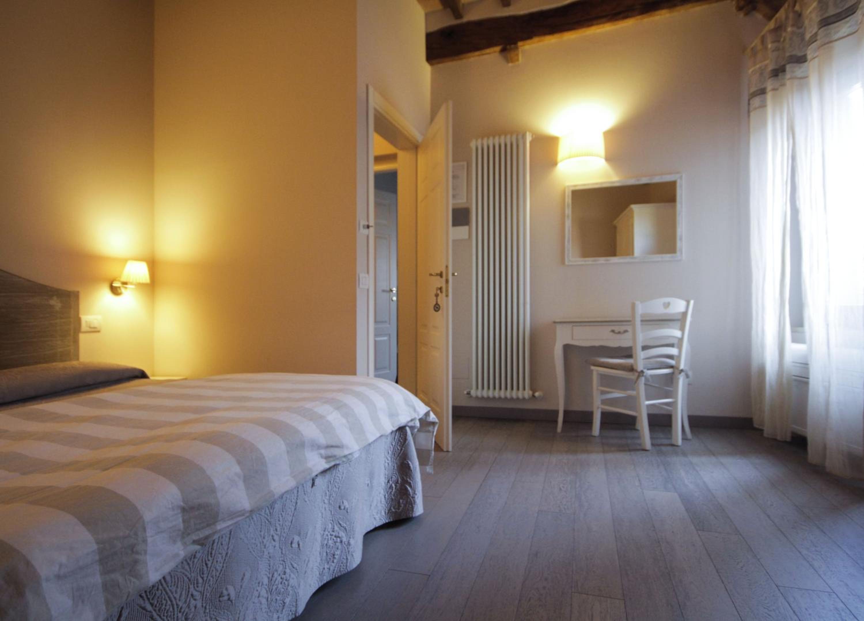 Double Room - Photo 11