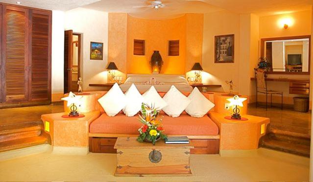 Standard King Room - Photo 5