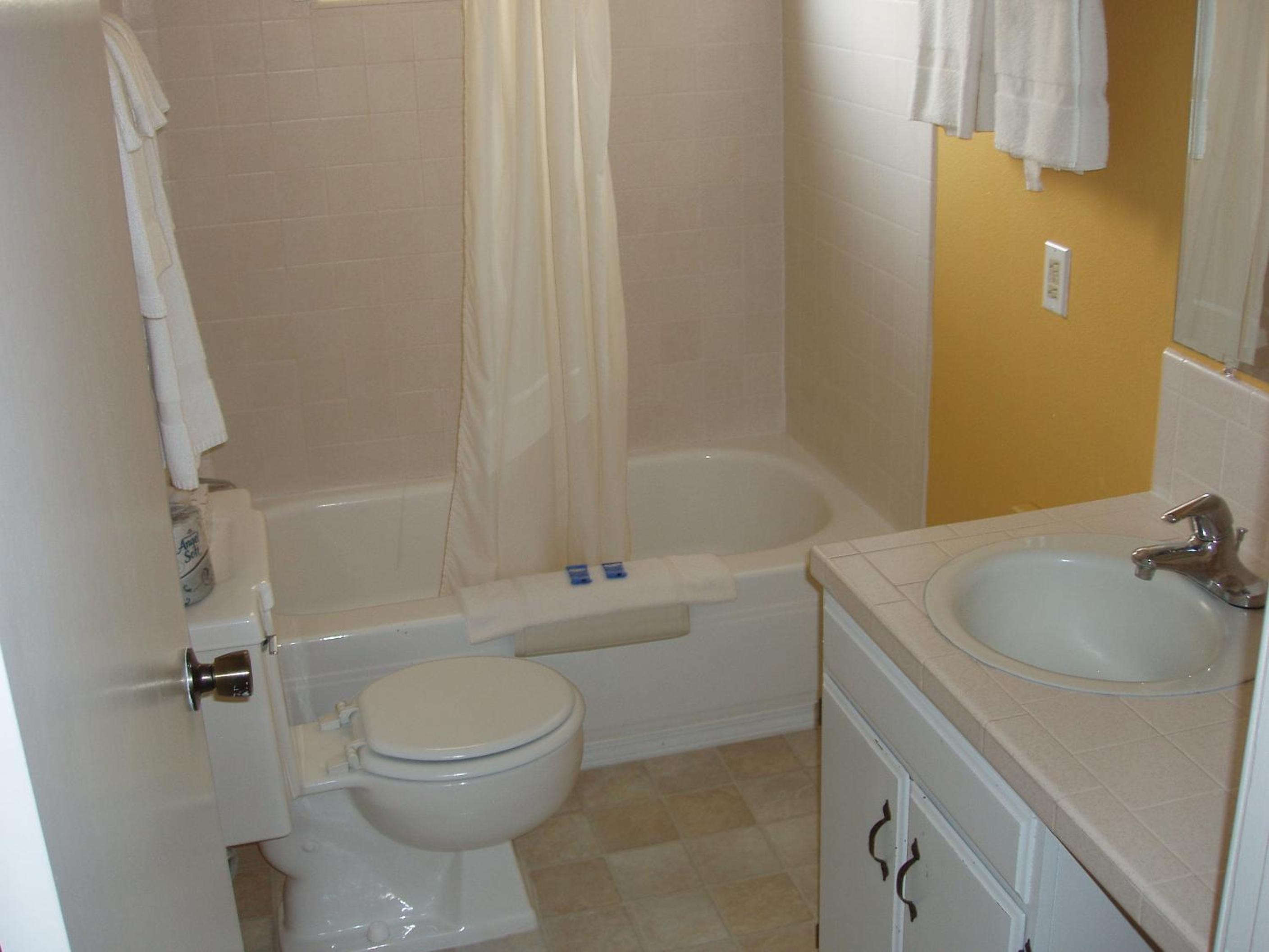 One-Bedroom Suite with Two Queen Beds - Photo 12