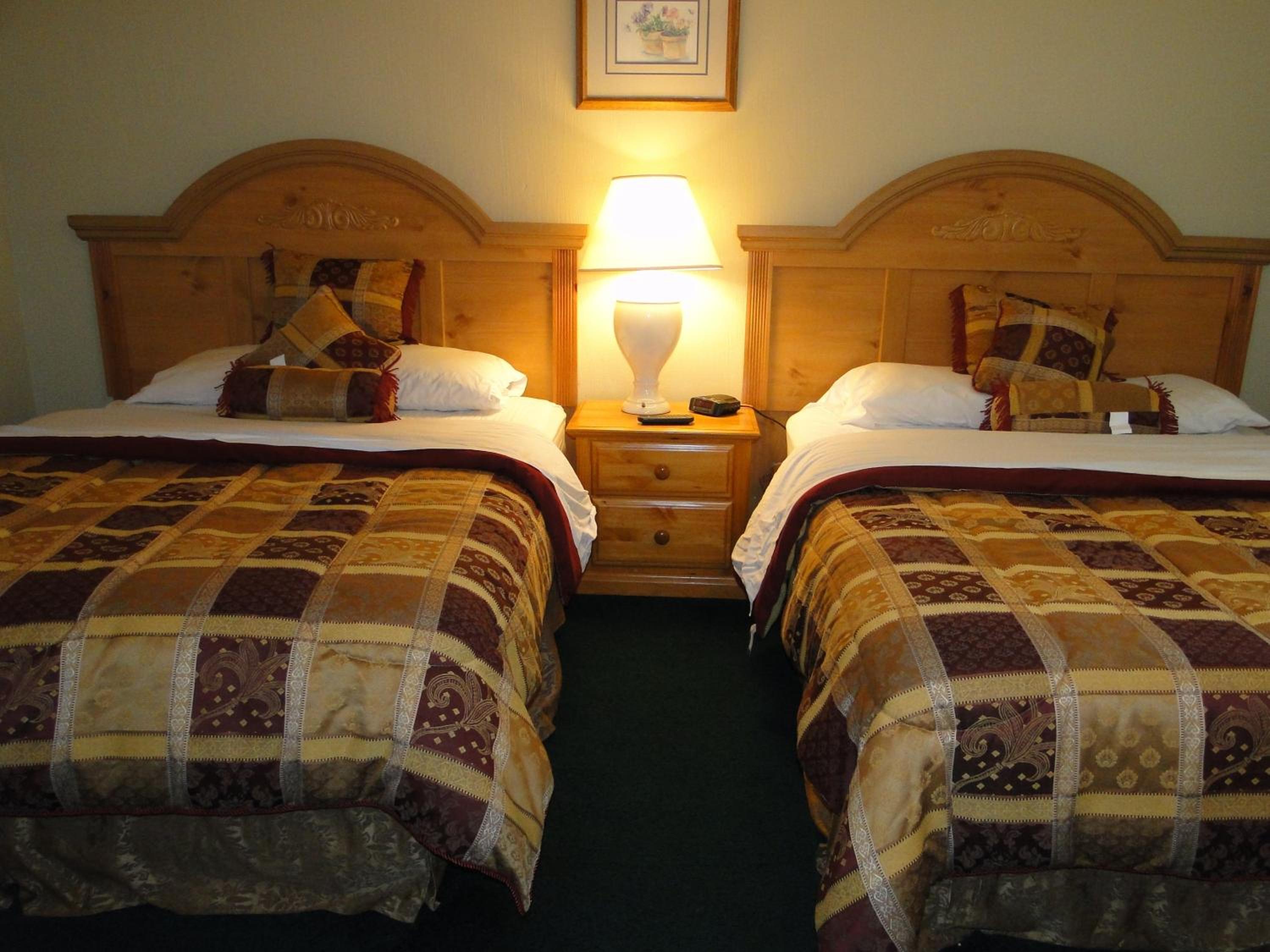 One-Bedroom Suite with Two Queen Beds - Photo 11