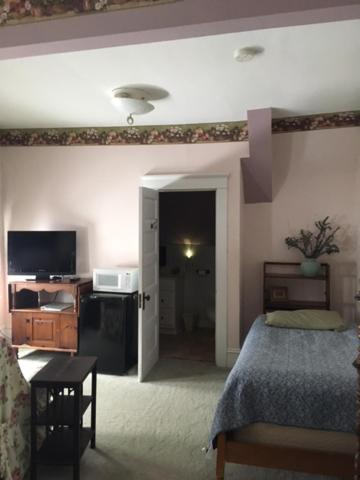 Triple Room with Private Bathroom