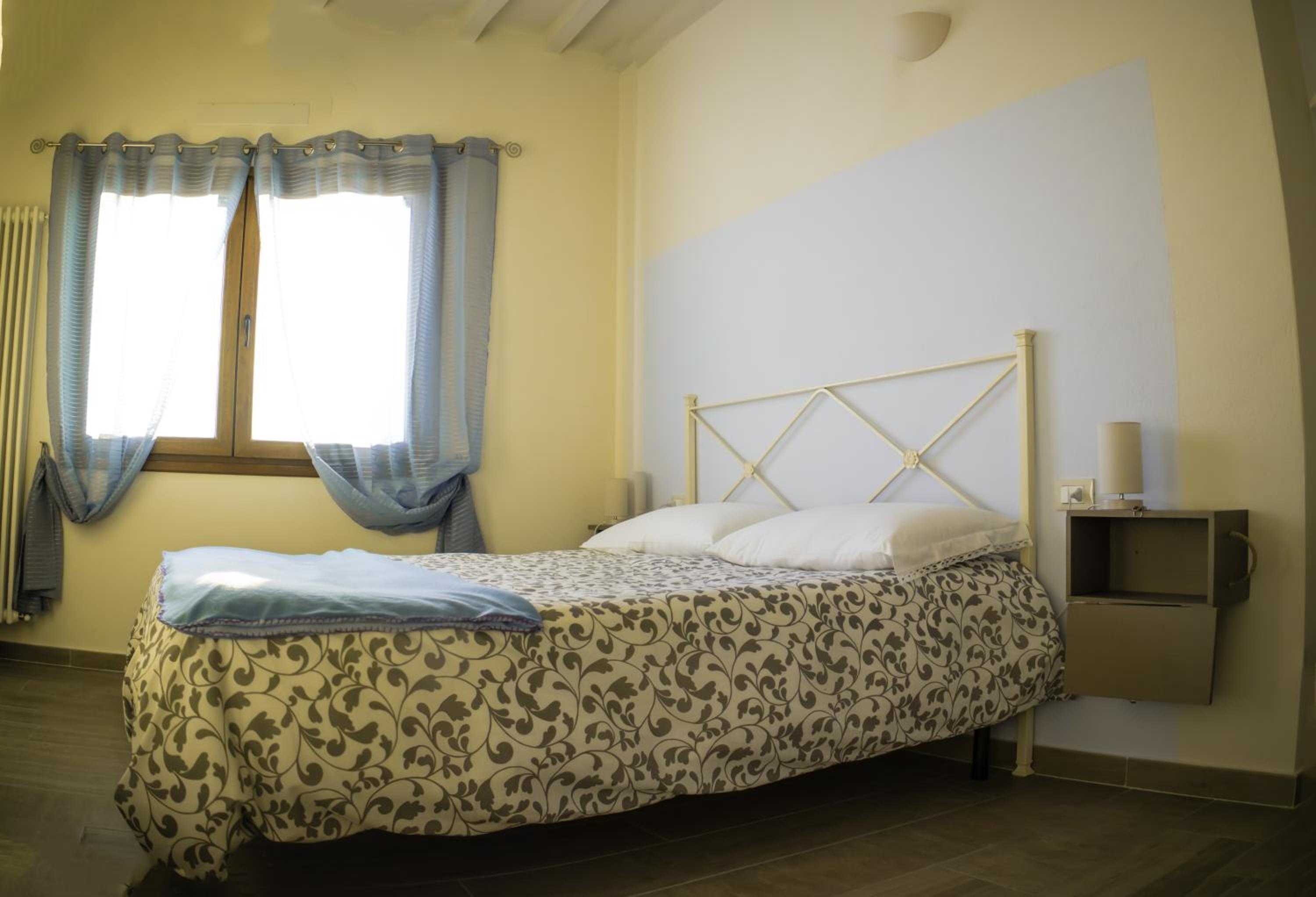 Double Room with Lake View - Photo 1