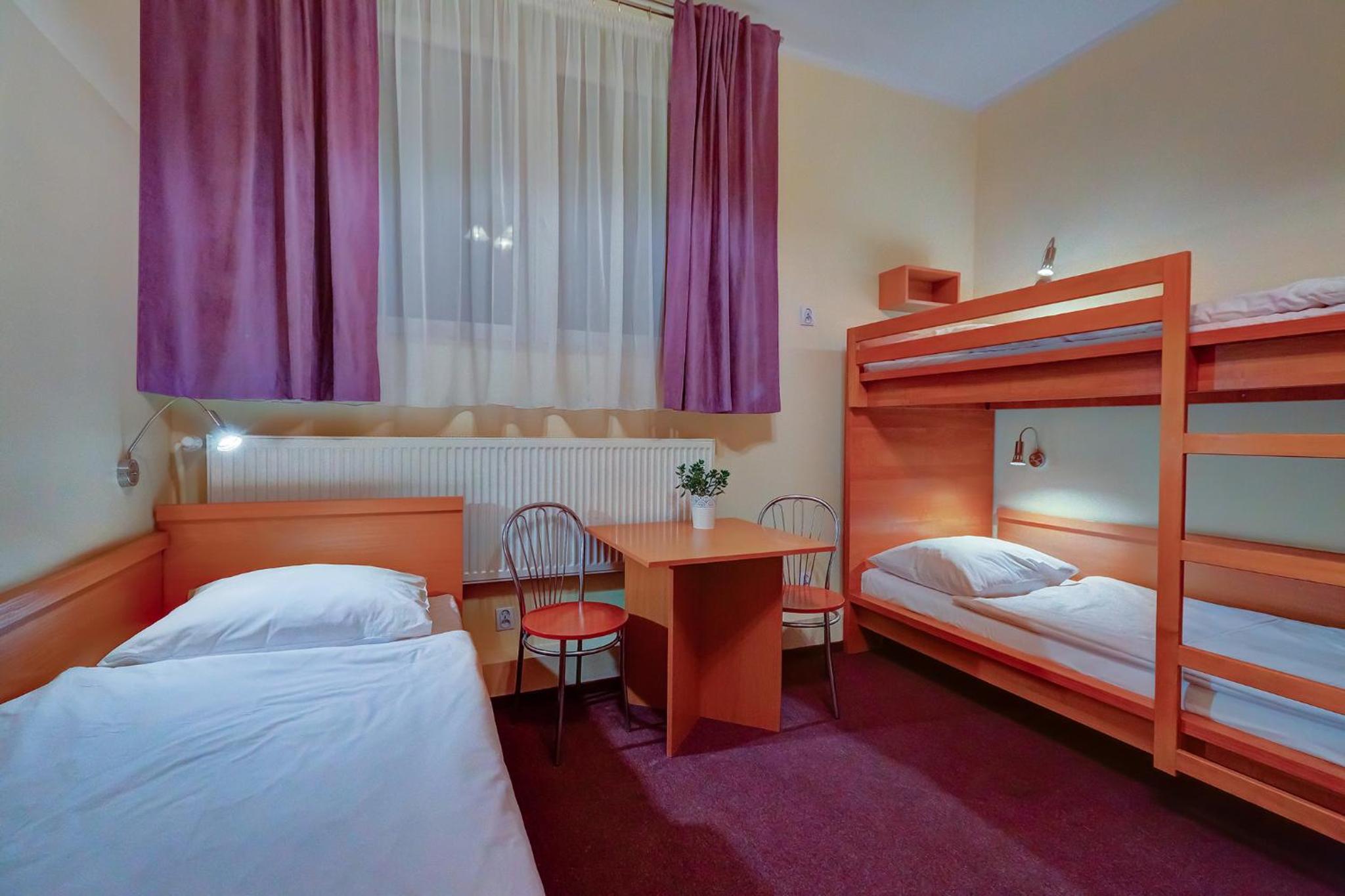 Standard Triple Room with Private Bathroom - Photo 6