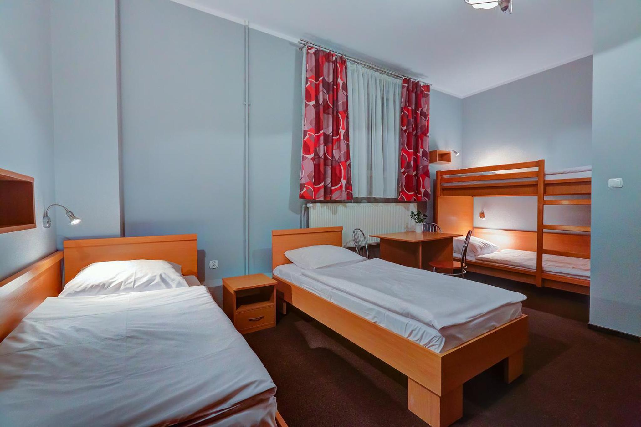 Standard Quadruple Room with Private Bathroom  - Photo 4
