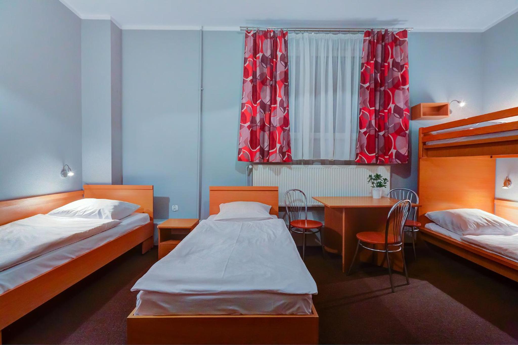 Standard Quadruple Room with Private Bathroom  - Photo 1
