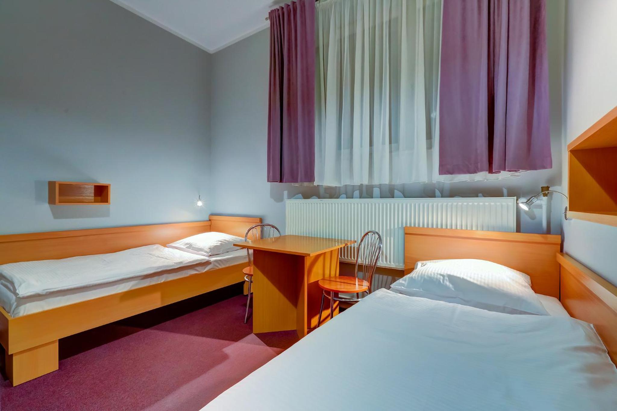 Twin Room - Photo 3