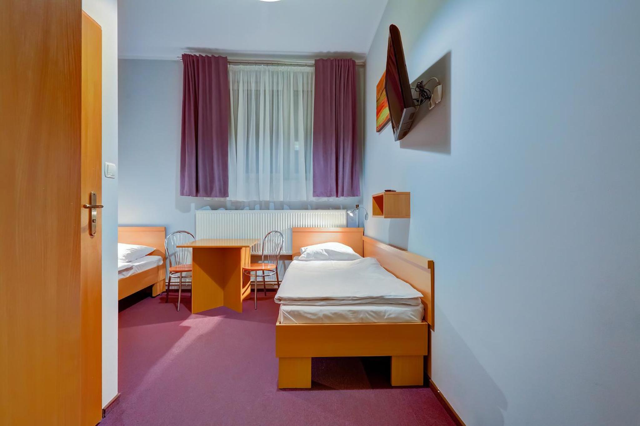Twin Room - Photo 2