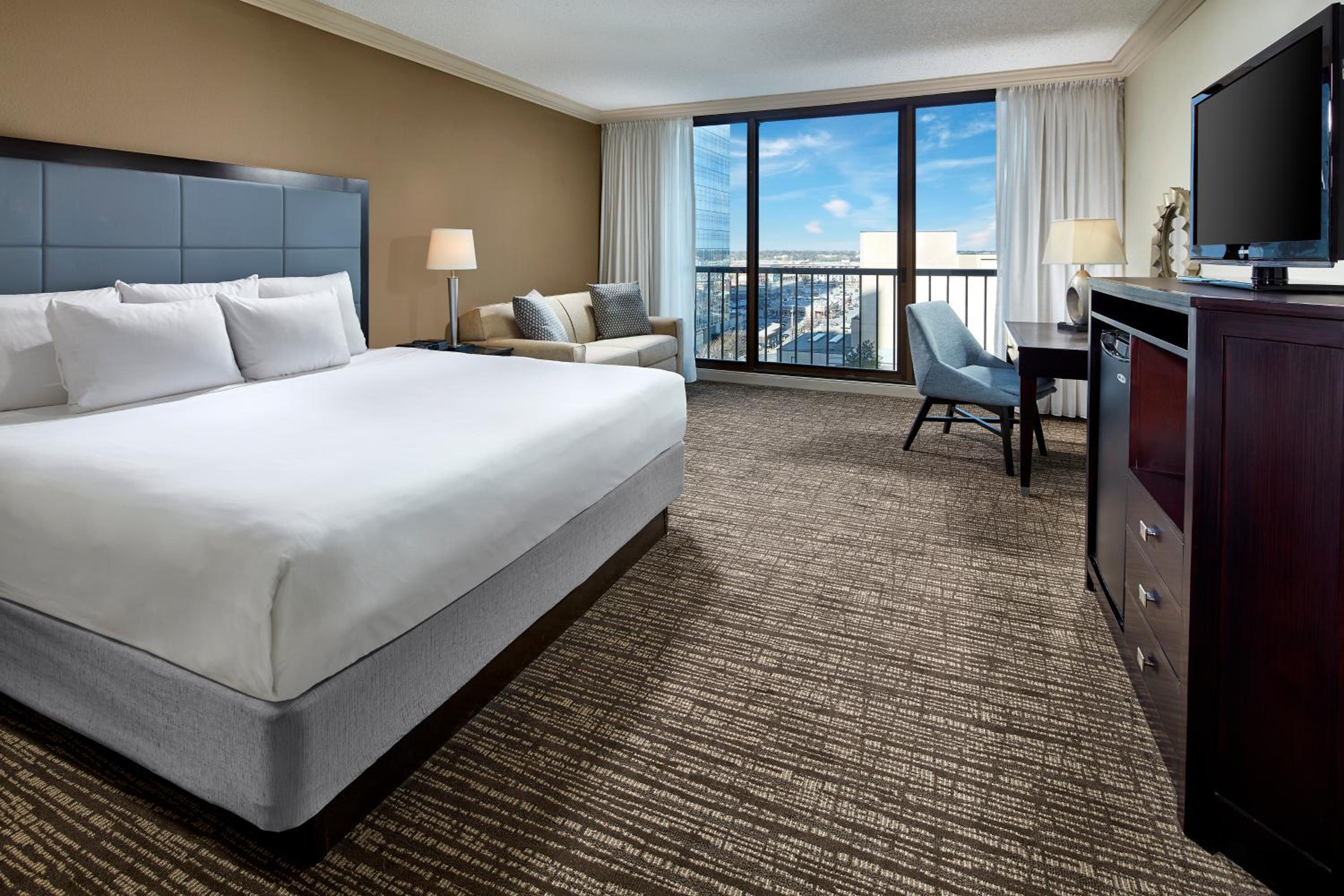 Executive Suite - Photo 8