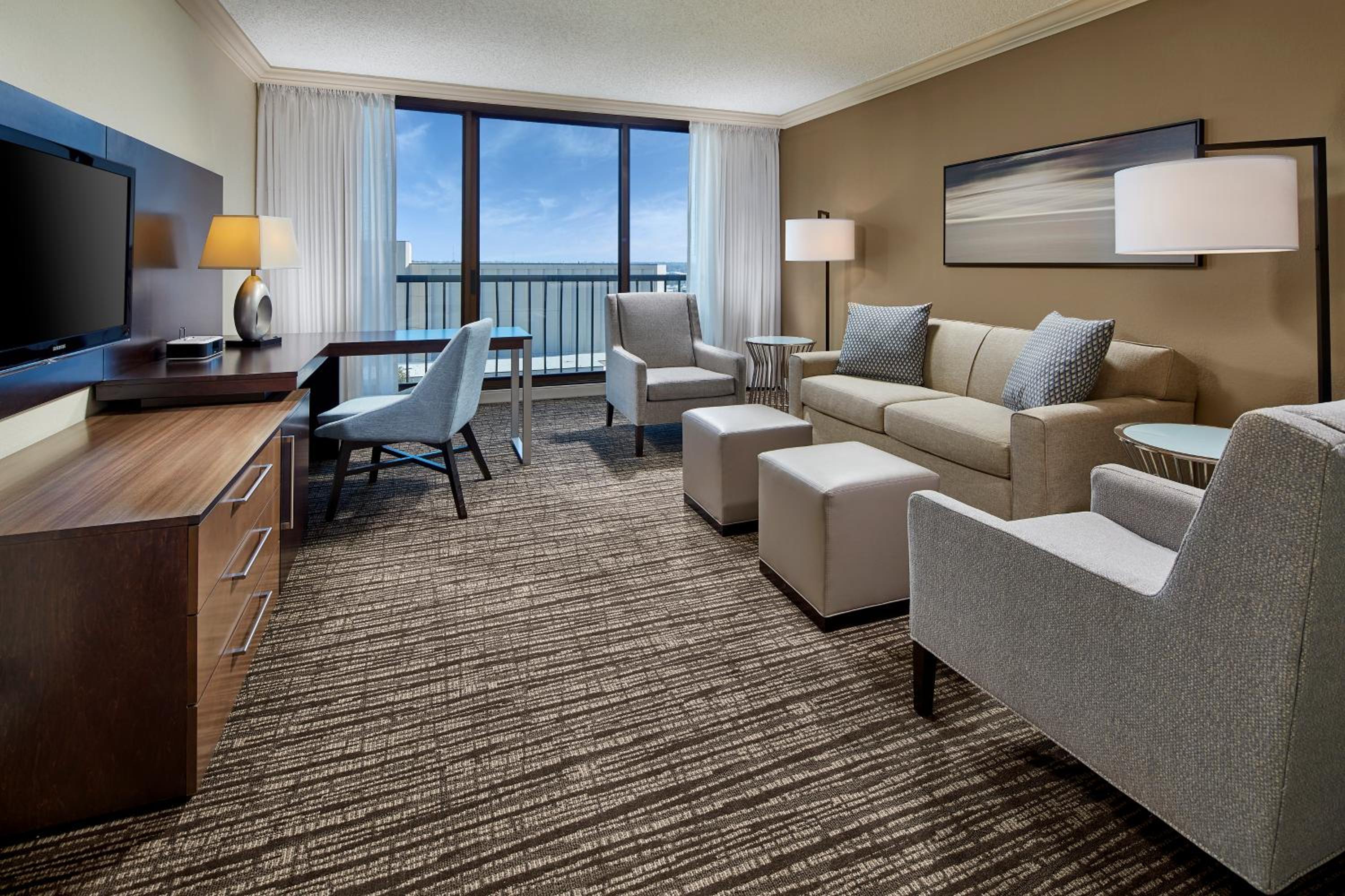 Executive Suite - Photo 2