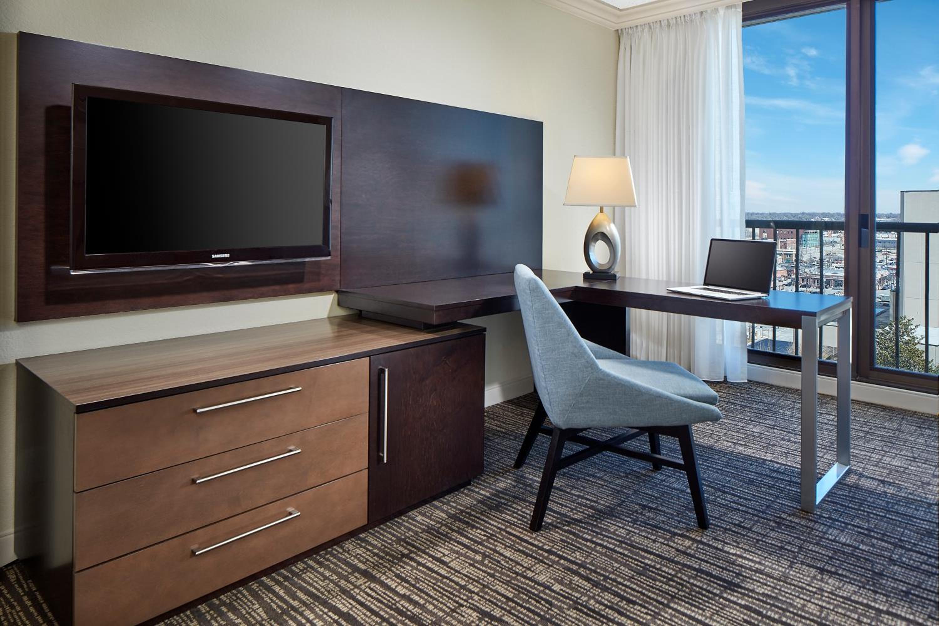 Executive Suite - Photo 9