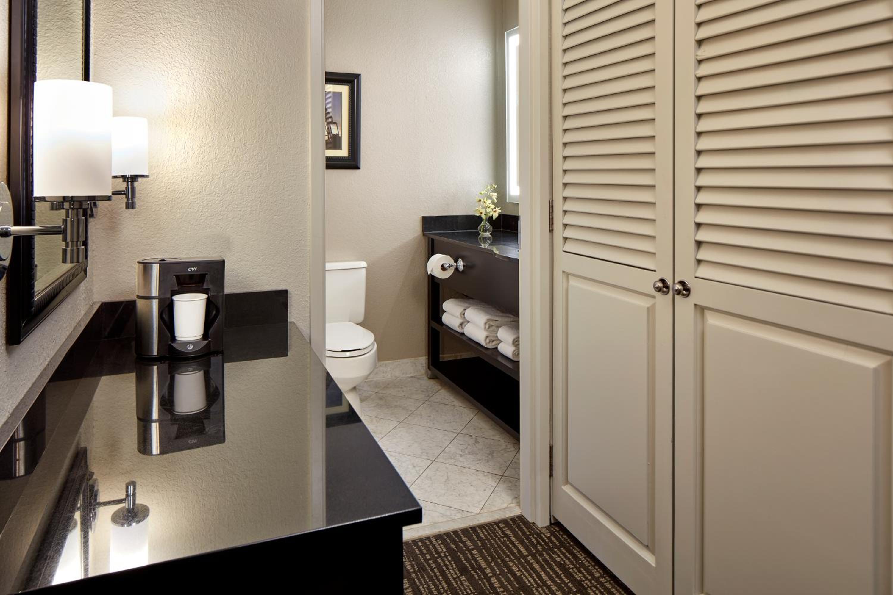 Double Room with Two Double Beds and Accessible Shower - Disability Access - Photo 10