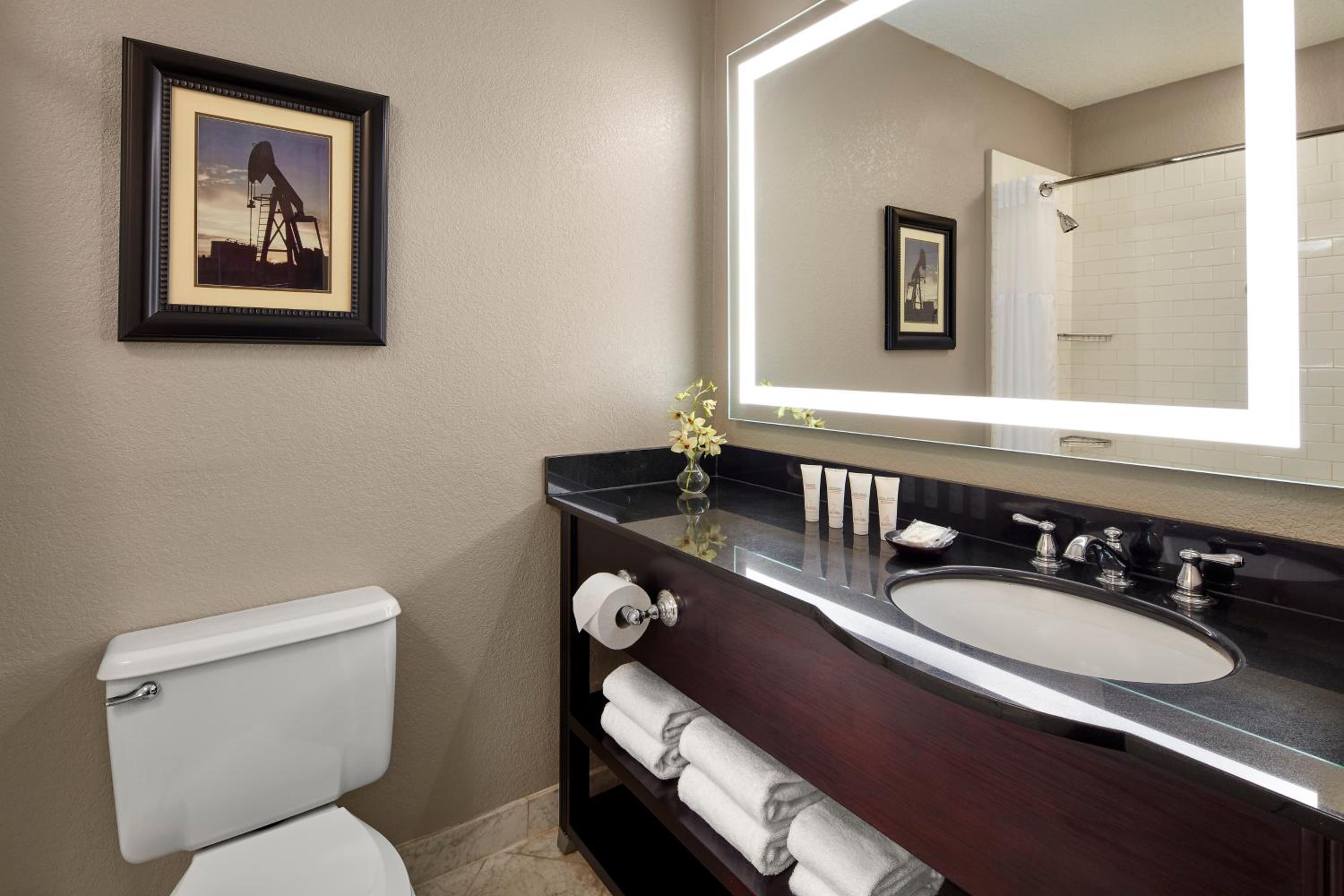 Double Room with Two Double Beds and Accessible Shower - Disability Access - Photo 3
