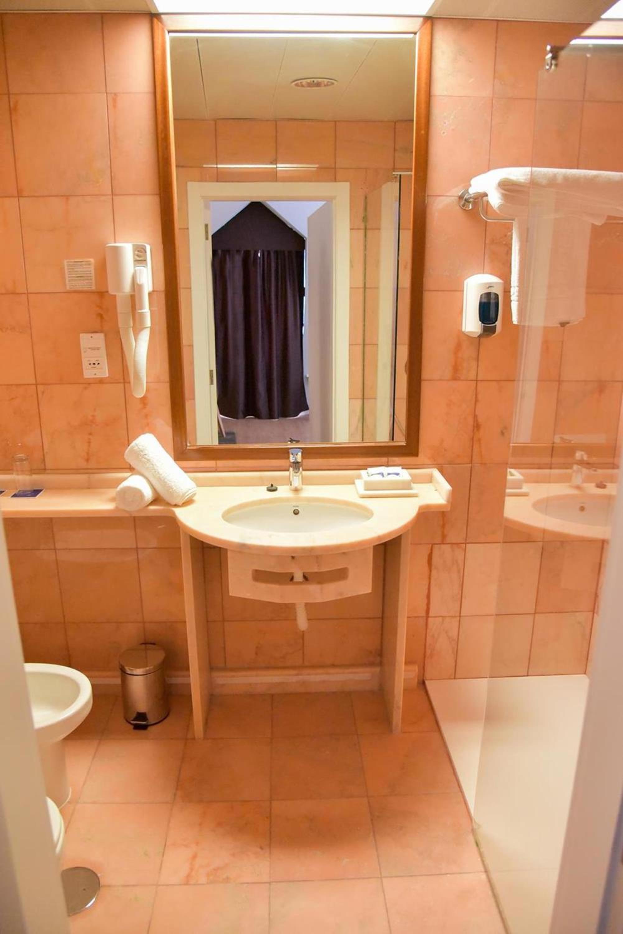 Suite with Spa Bath photo 2