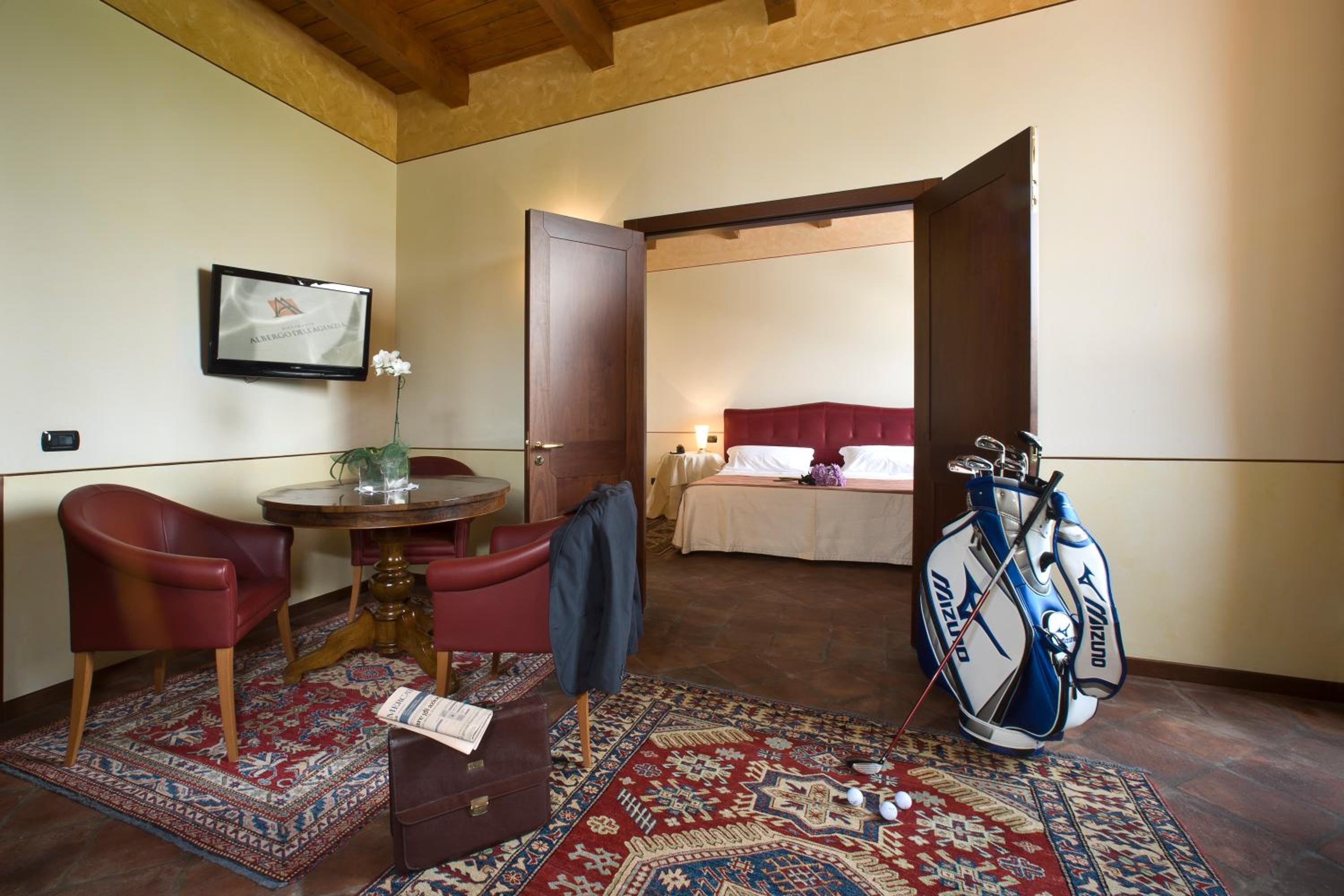 Suite - Photo 1