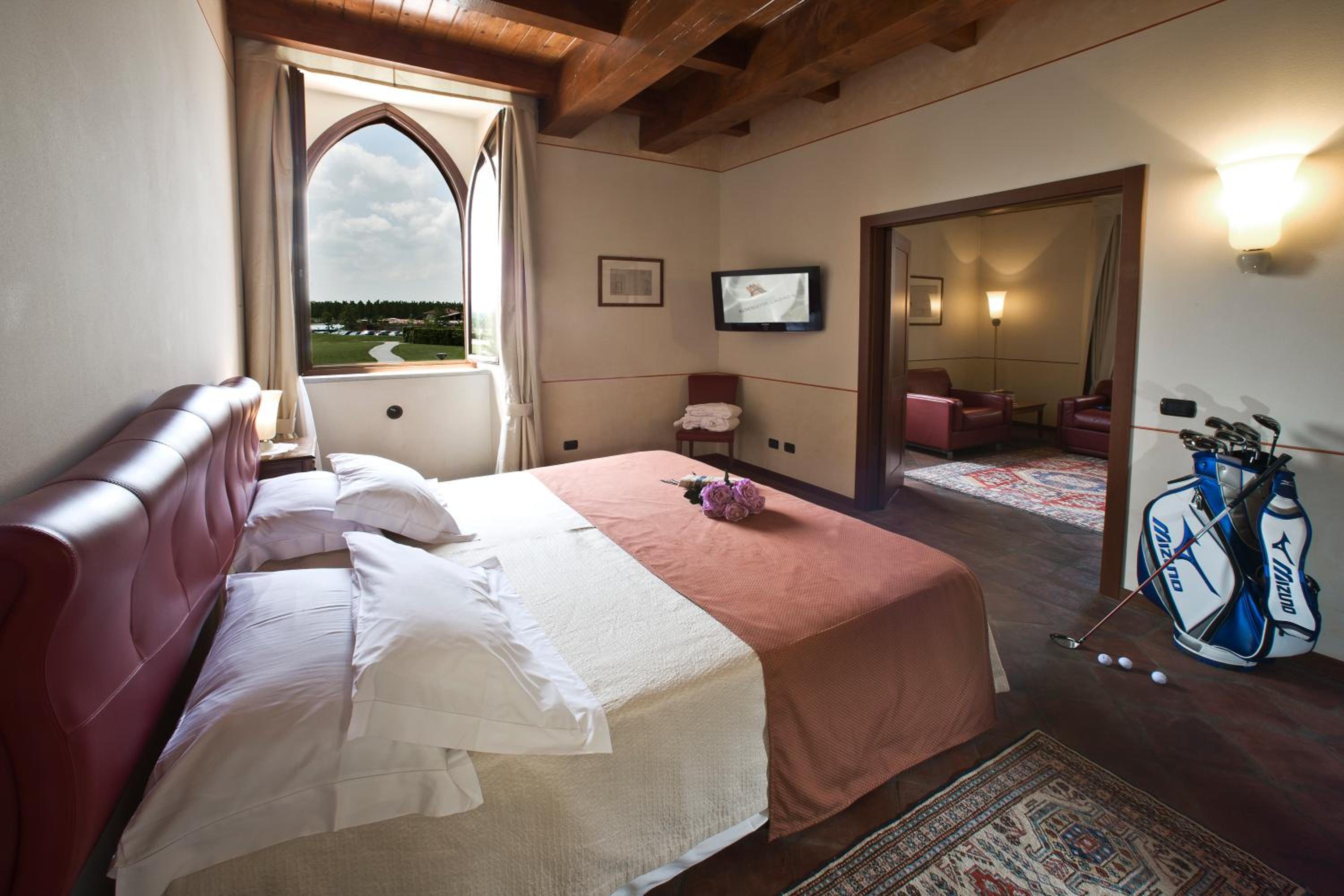 Suite - Photo 5