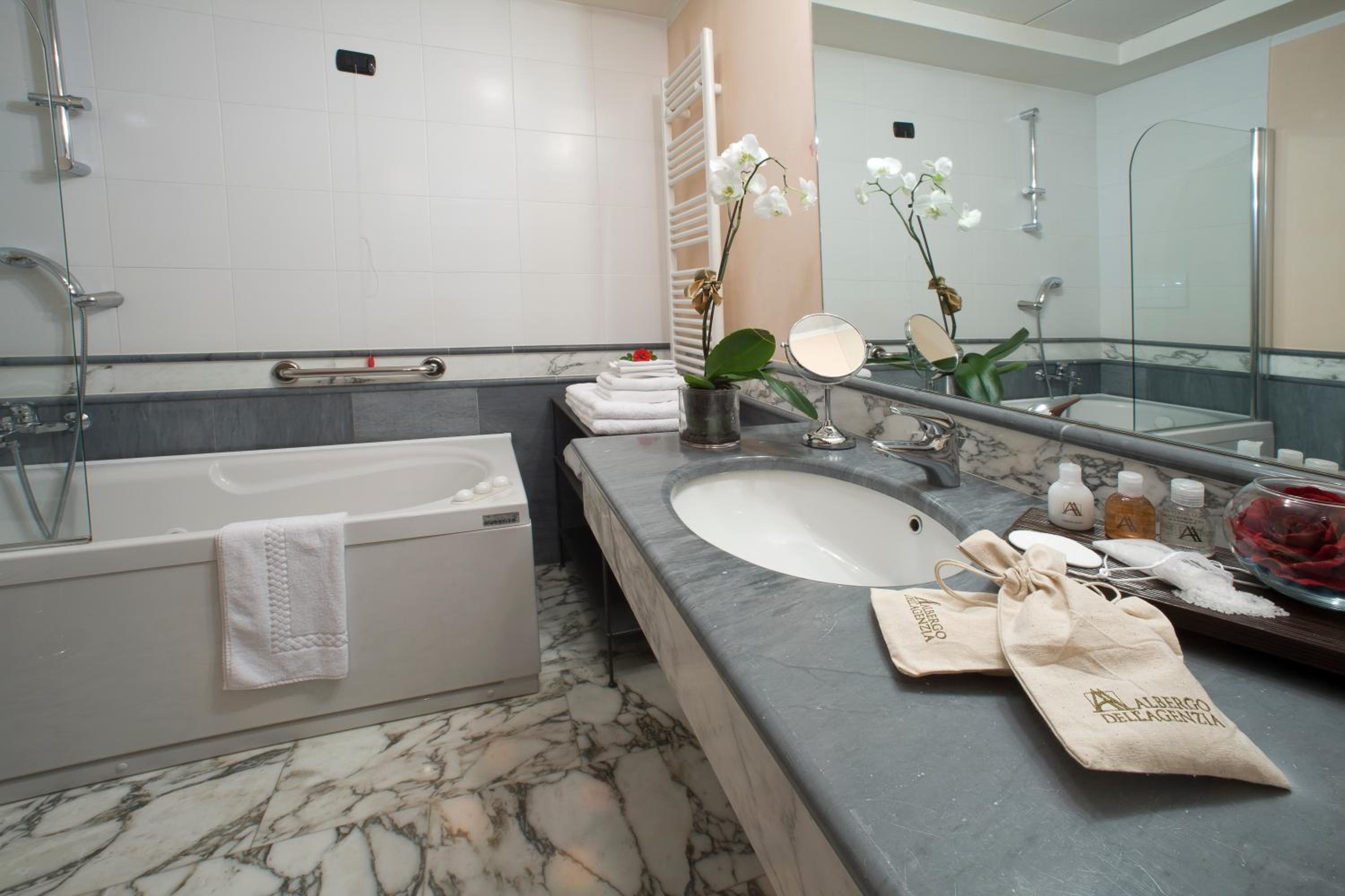 Suite - Photo 2
