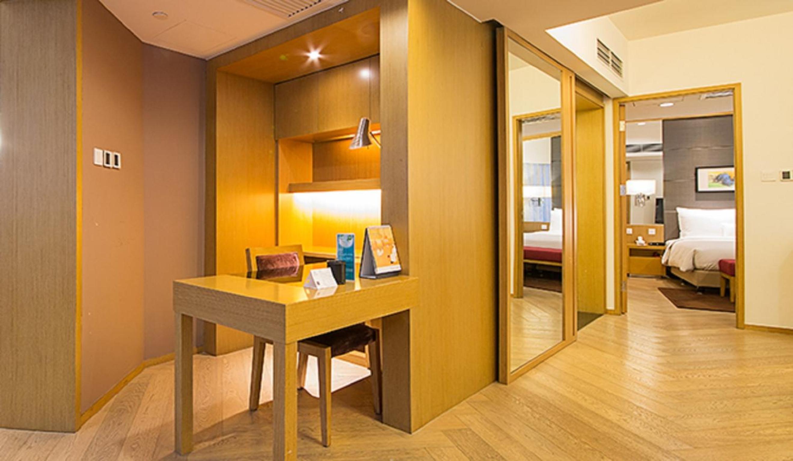 One-Bedroom Premier - Photo 8