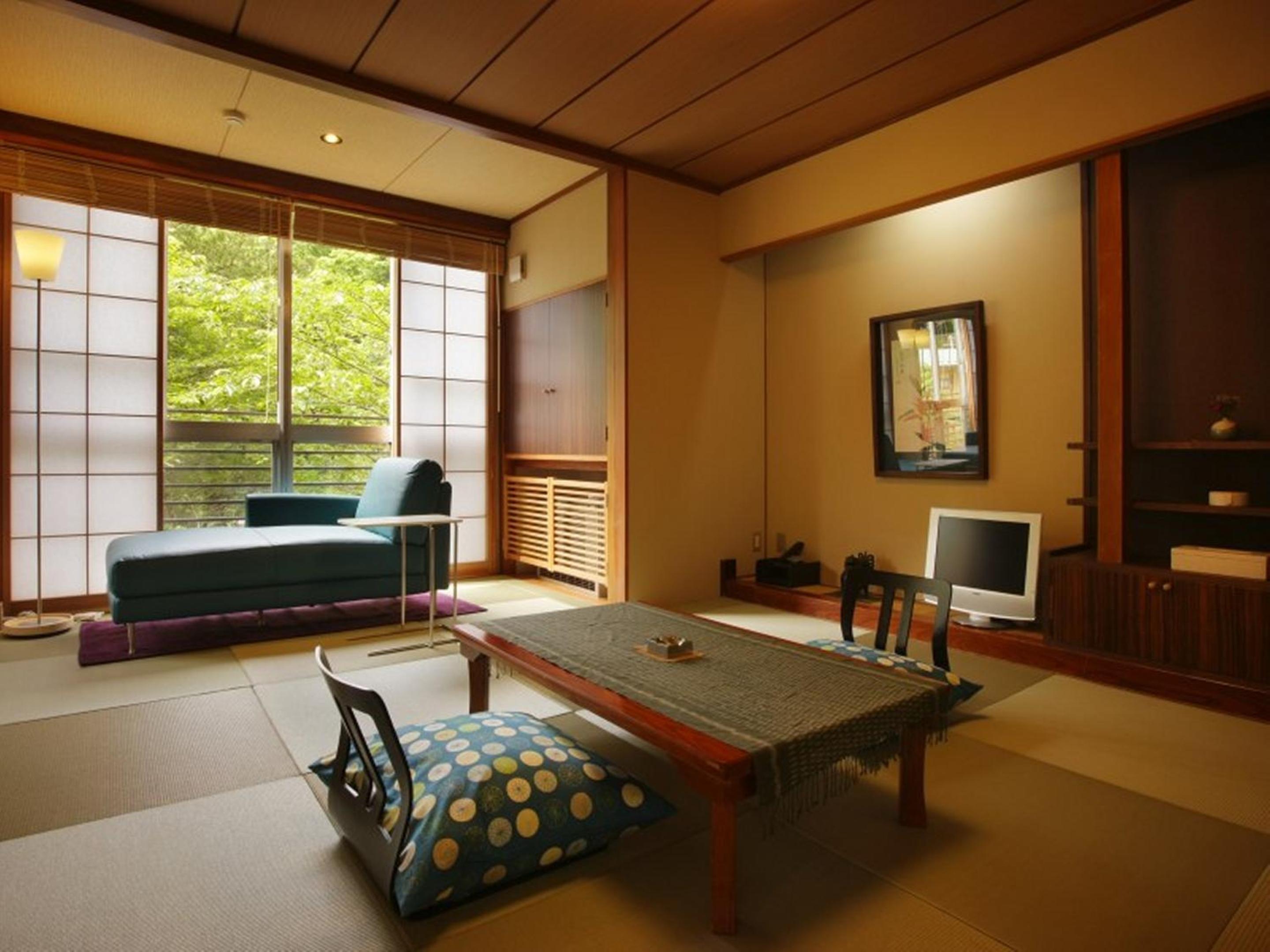 Japanese-Style Quadruple Room with Mountain View photo 1