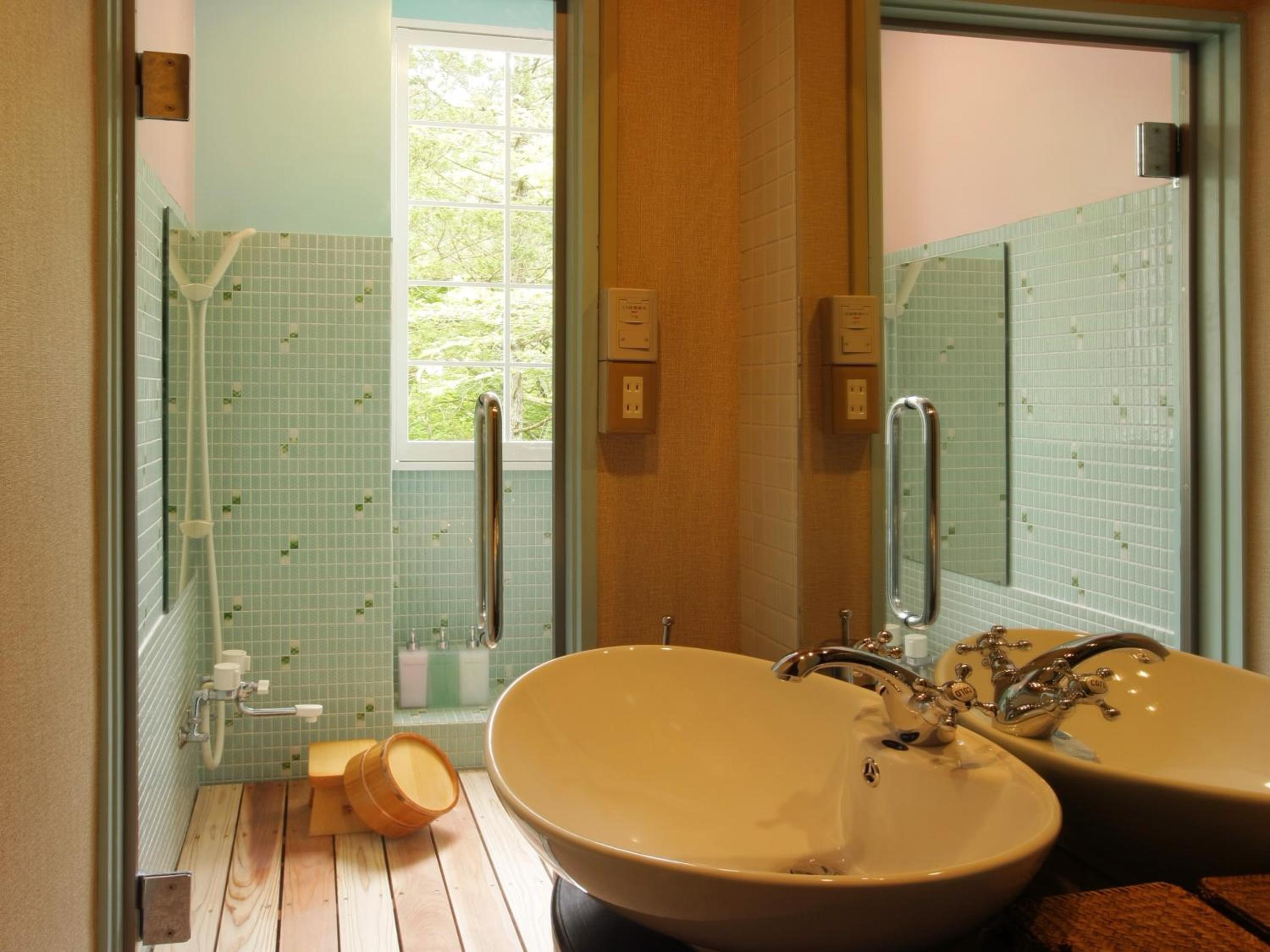 Japanese-Style Quadruple Room with Mountain View photo 3