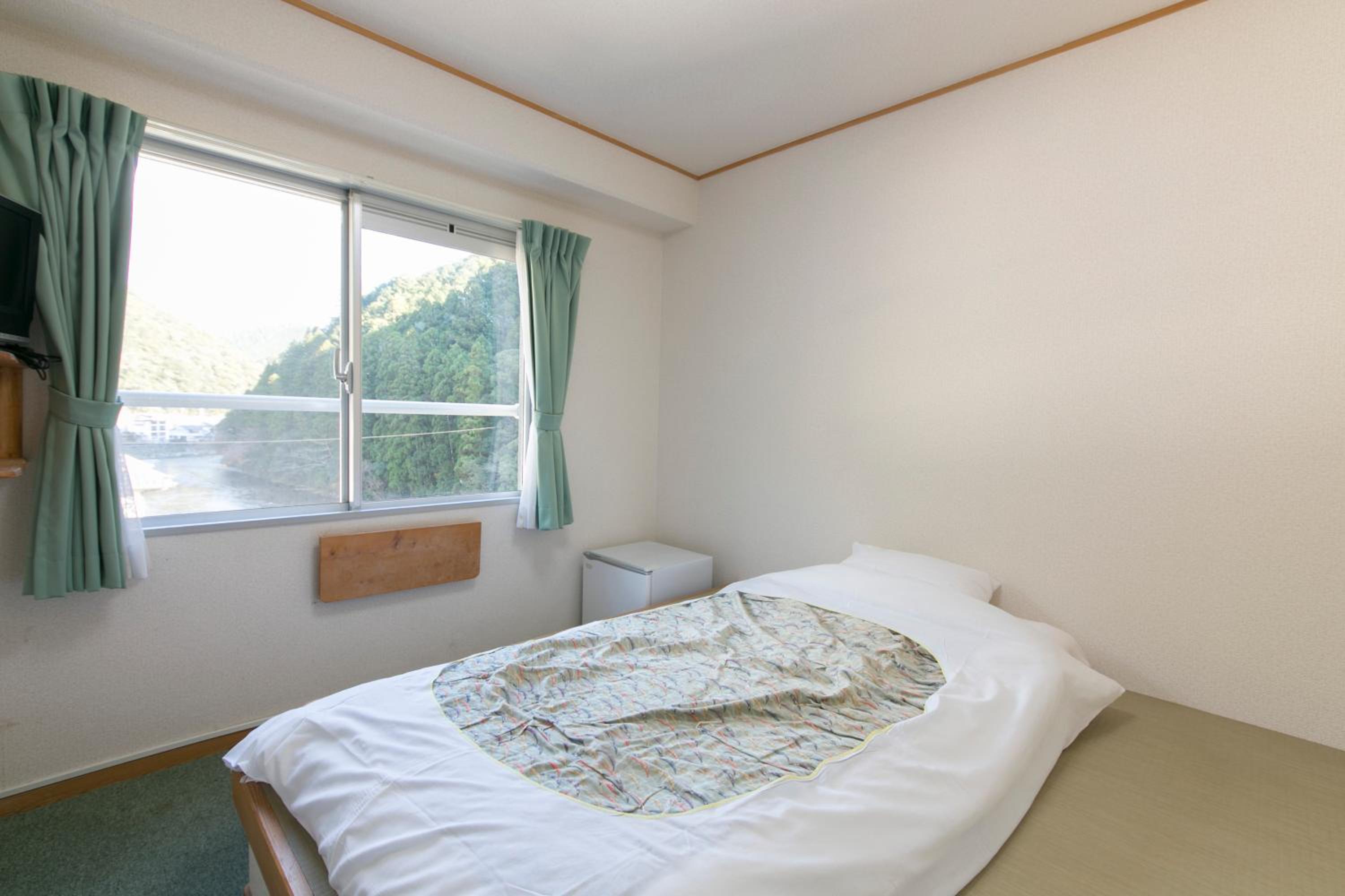 Japanese Style Single Room with Shared Bathroom - Smoking photo 3