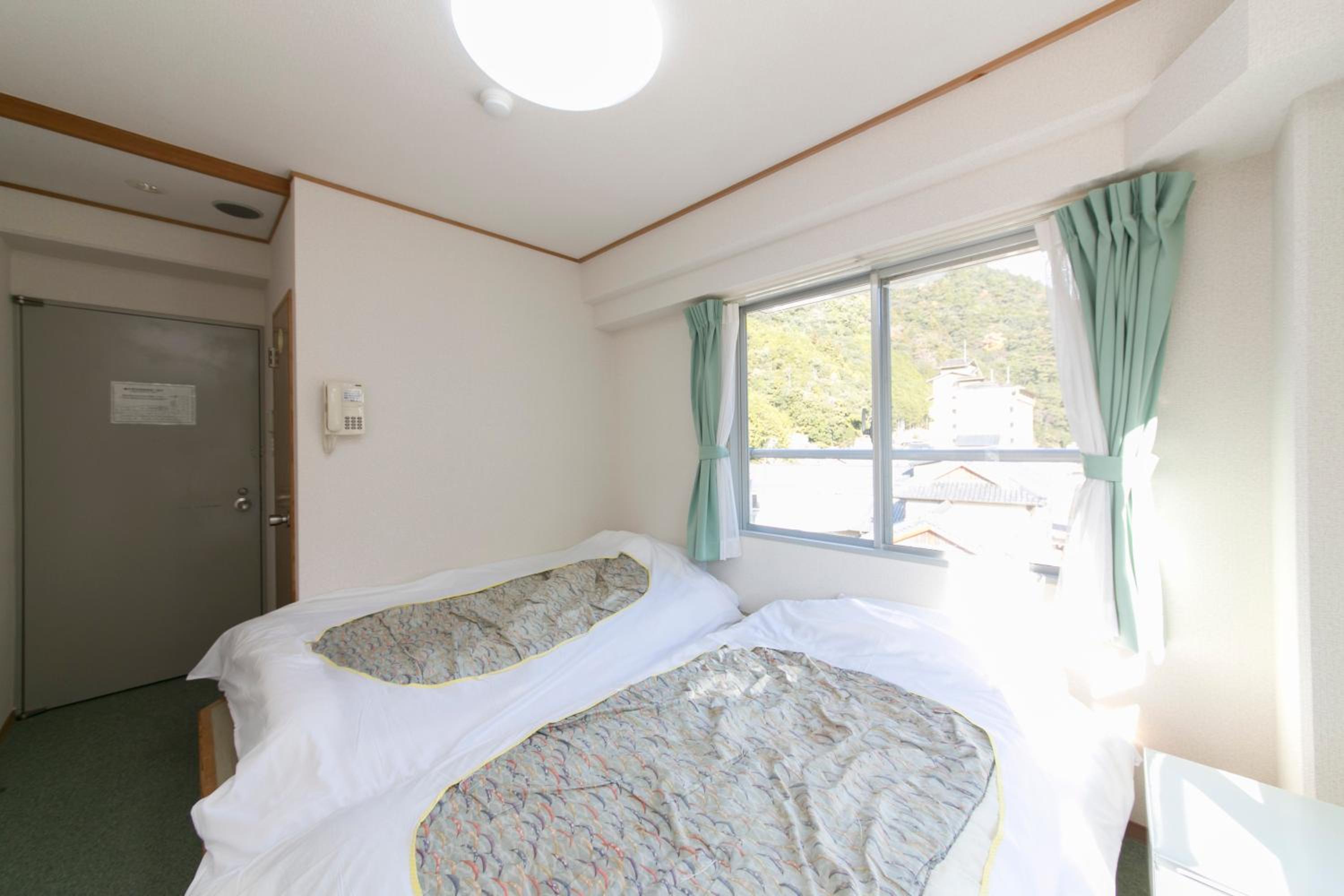 Japanese Style Twin Room with Shared Bathroom - Smoking photo 2
