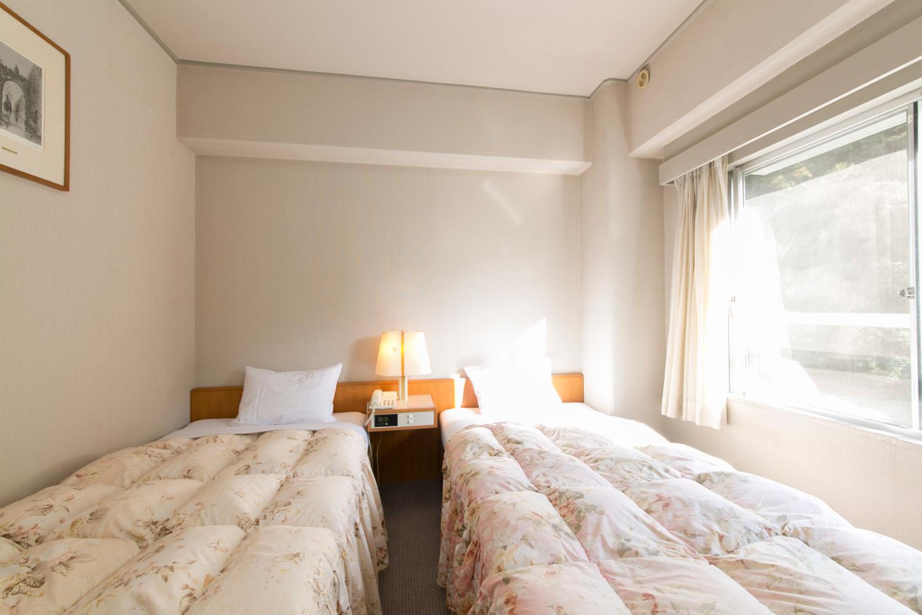 Twin Room - Smoking photo 2