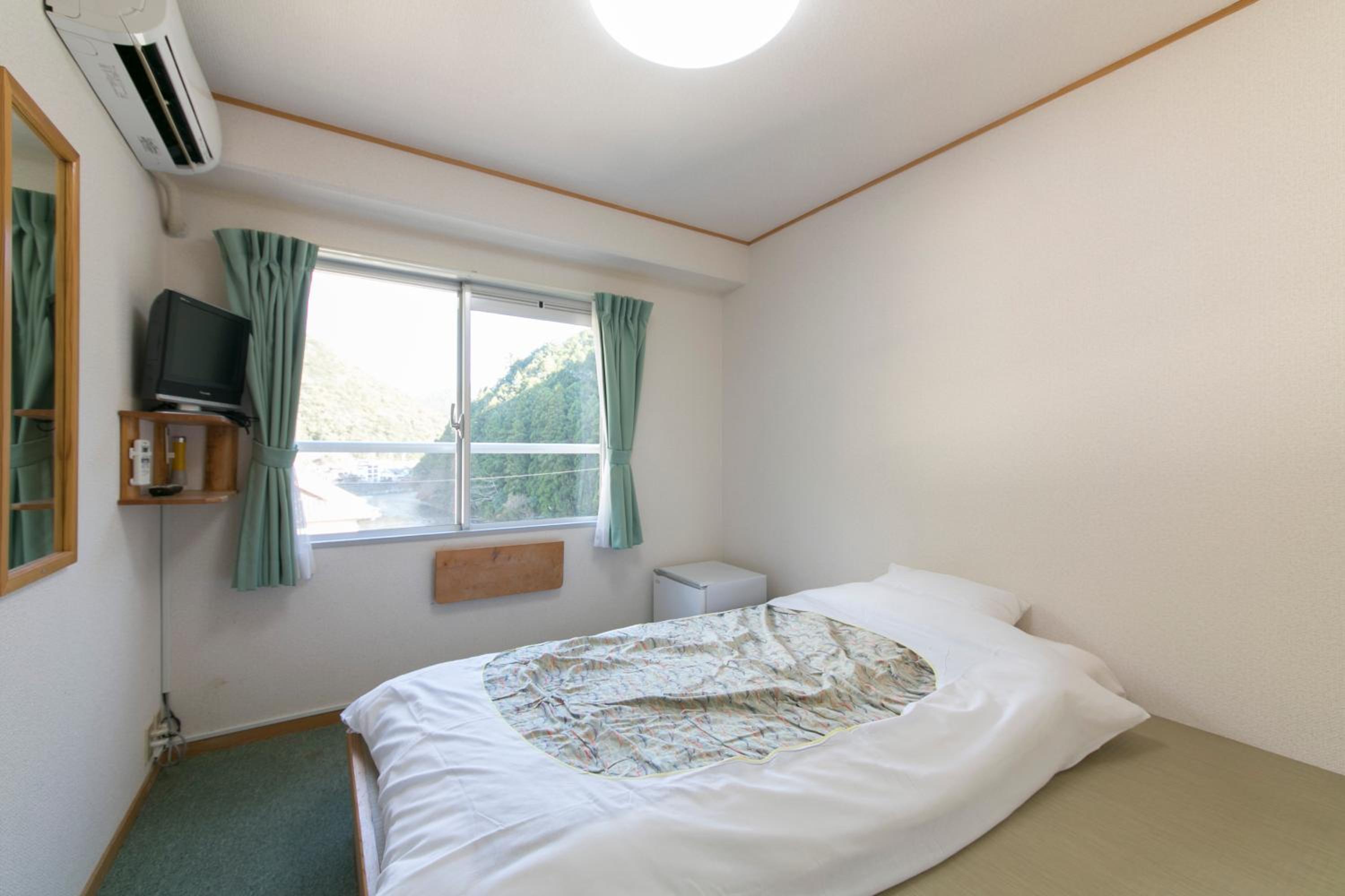 Japanese Style Single Room with Shared Bathroom - Smoking photo 2