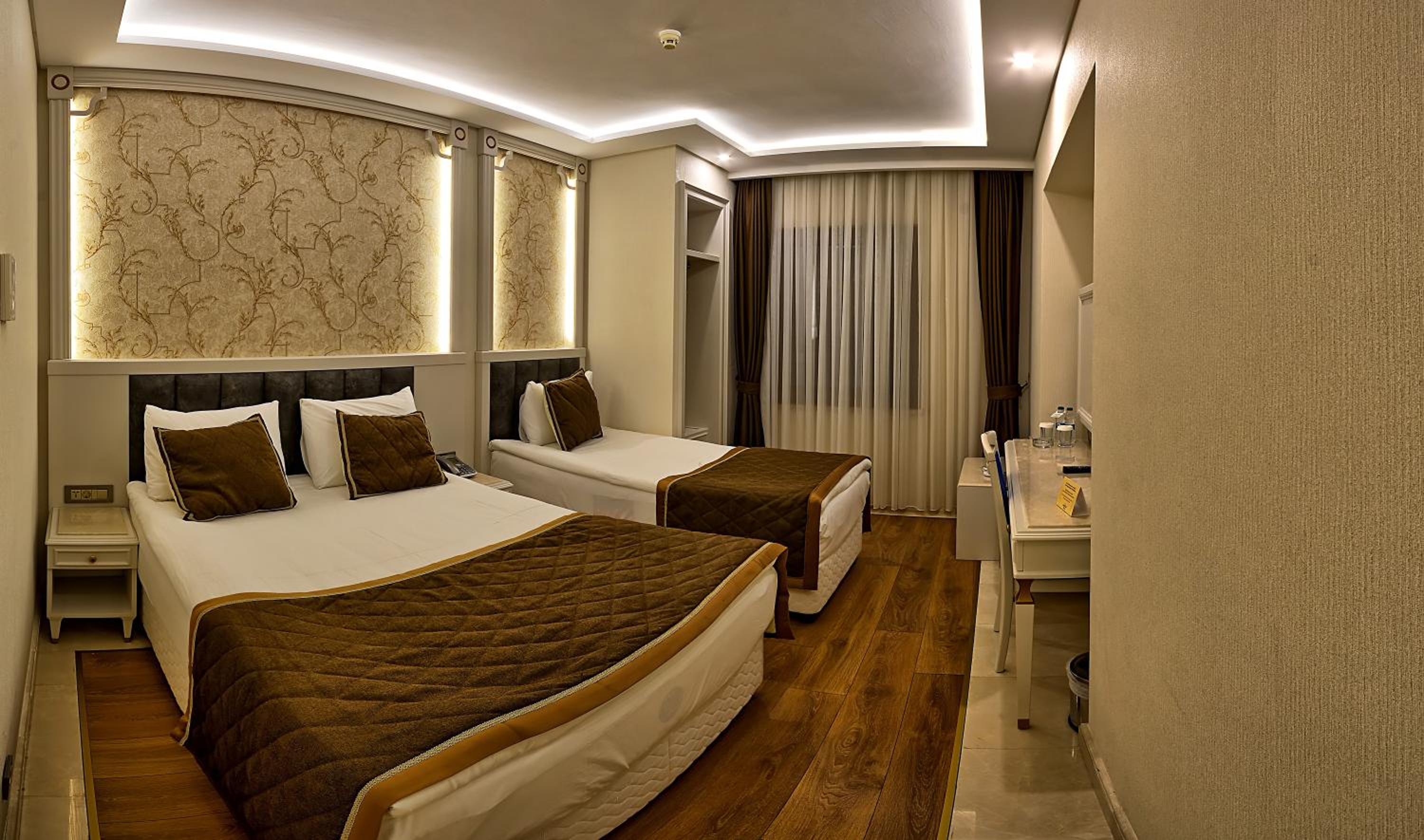 Deluxe Twin Room photo 2