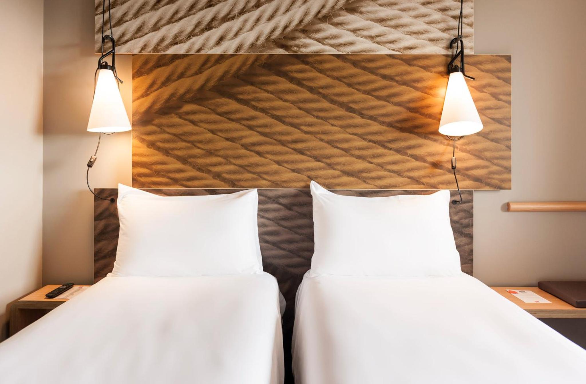 Standard Twin Room - Photo 8