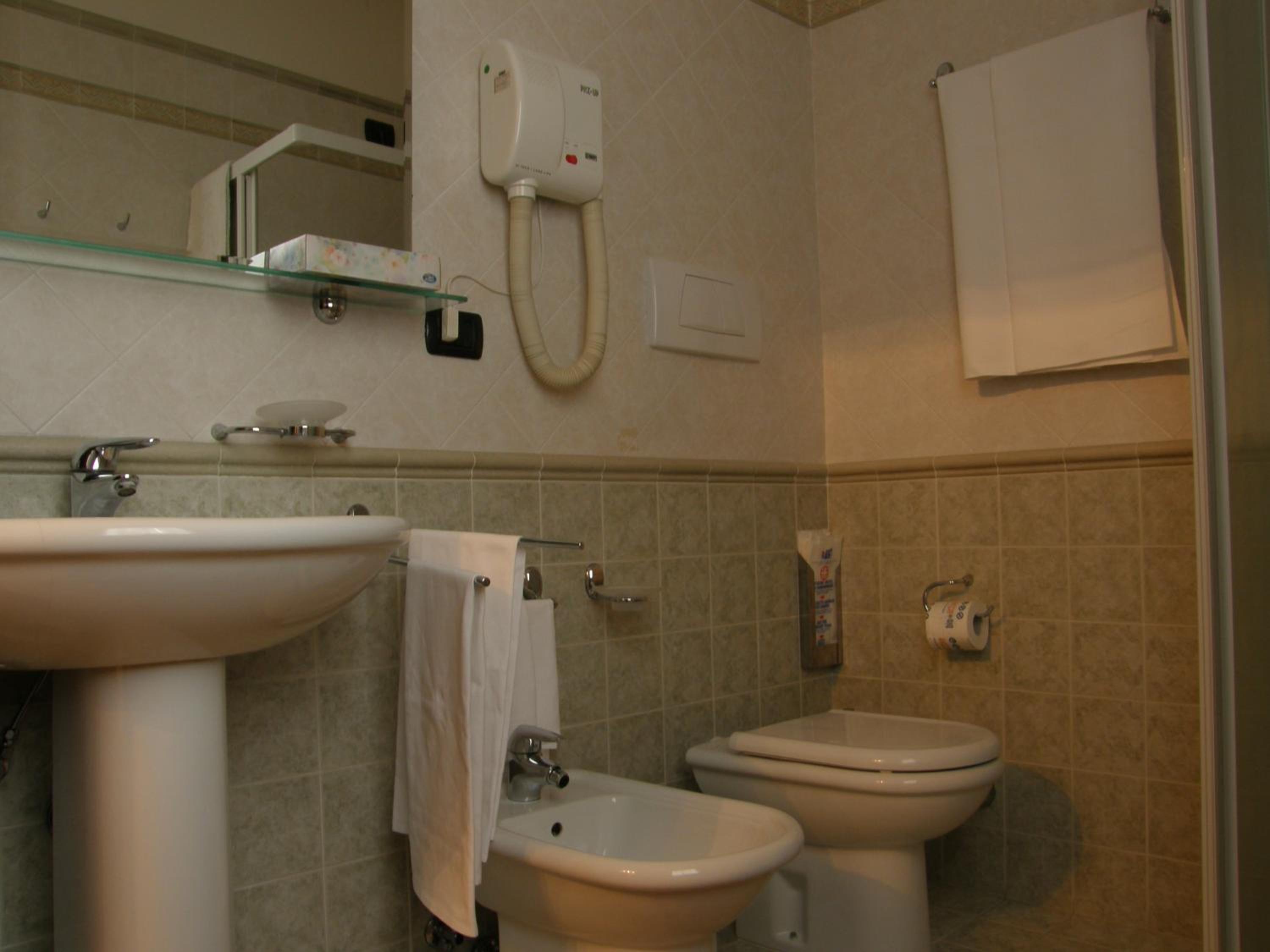 Deluxe Double or Twin Room - Photo 2