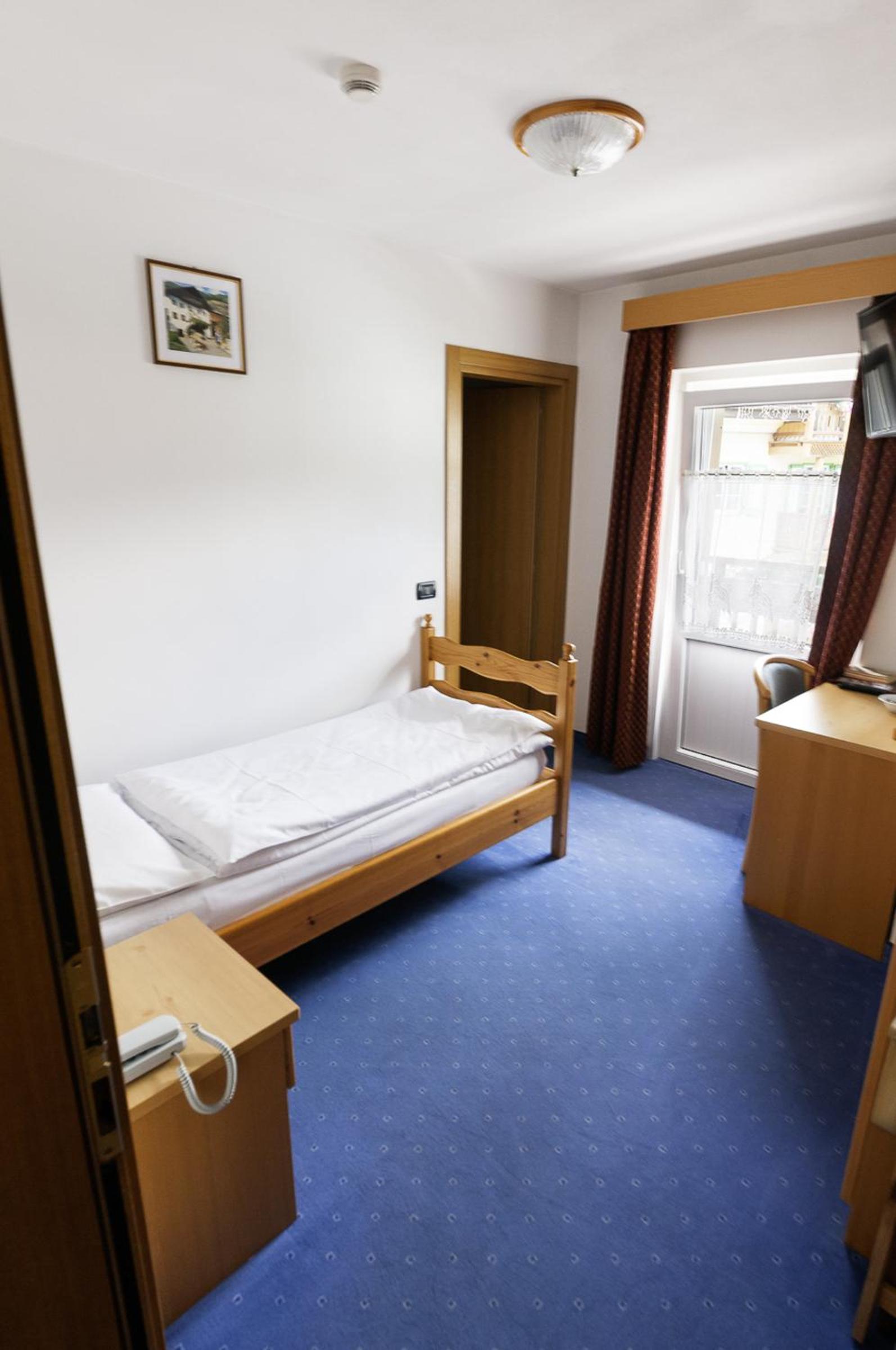 Single Room with Mountain View