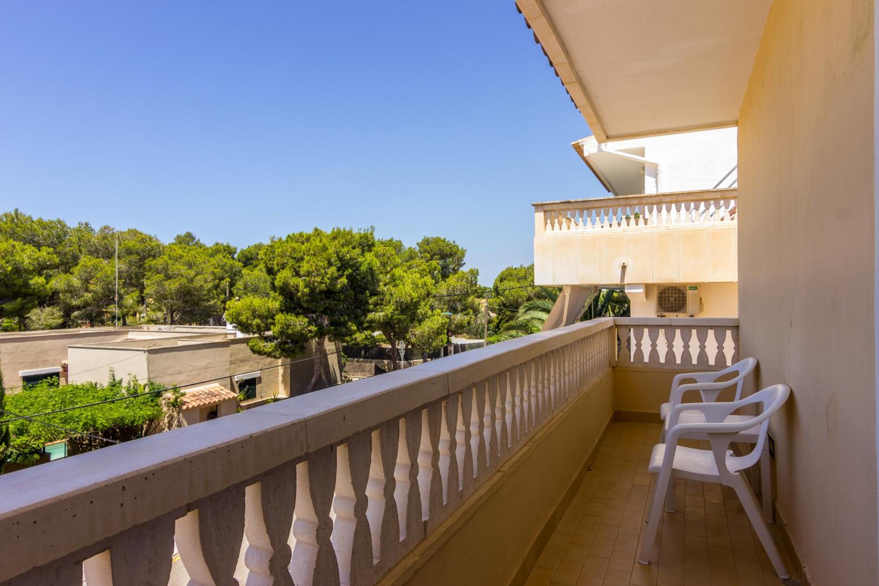Double Room with Balcony - Photo 2