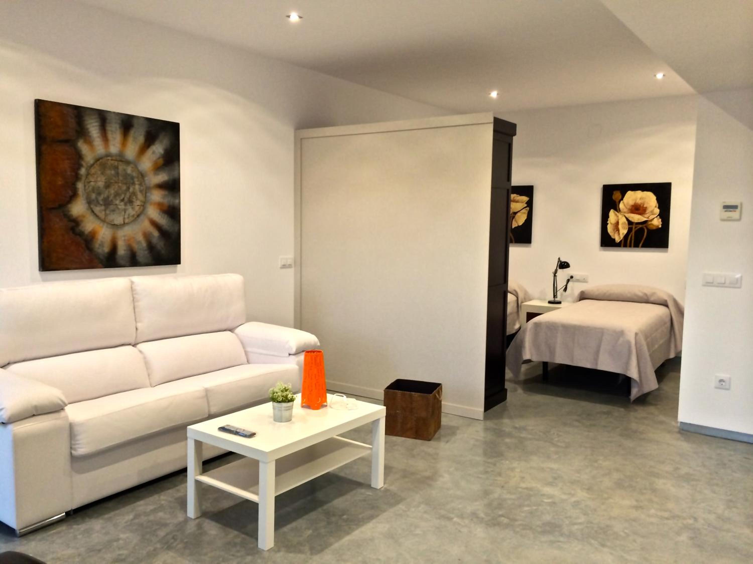 Studio Apartment - Photo 1