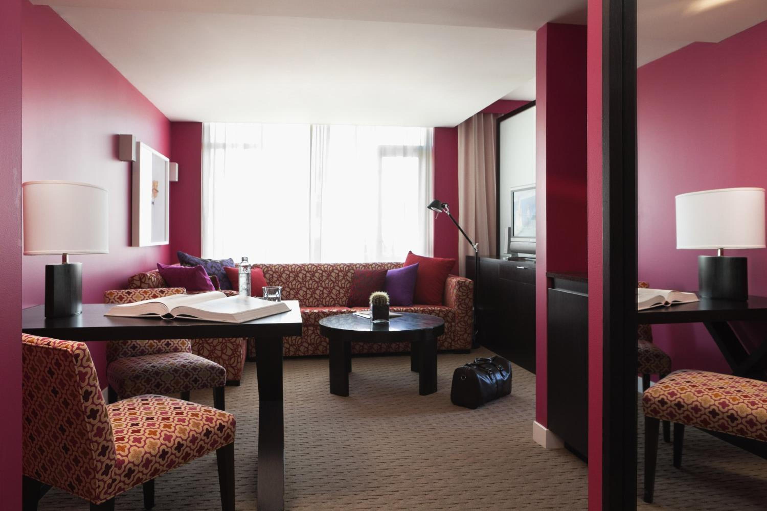 Executive Suite - Photo 2