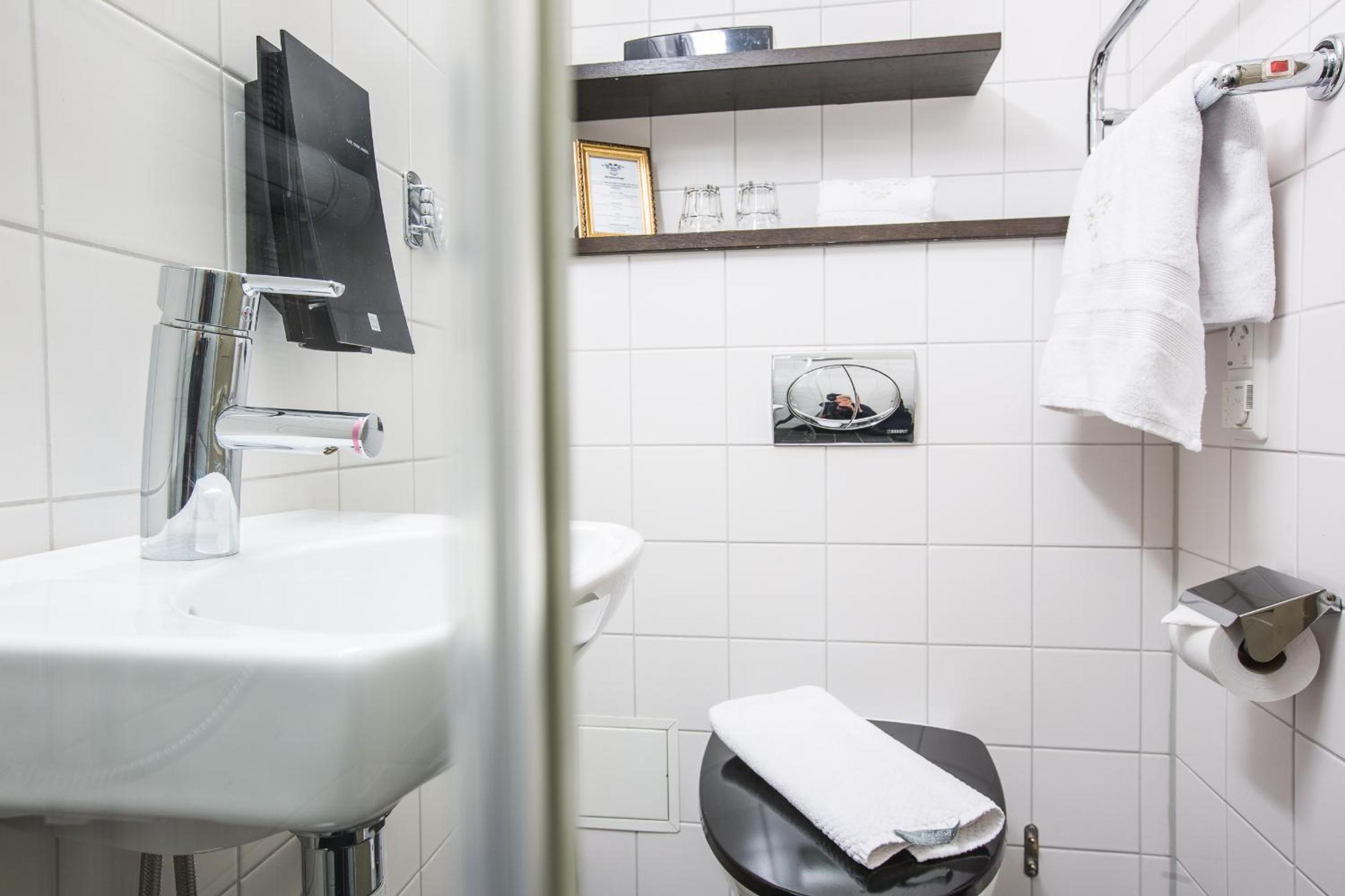 Standard Double or Twin Room - Photo 4