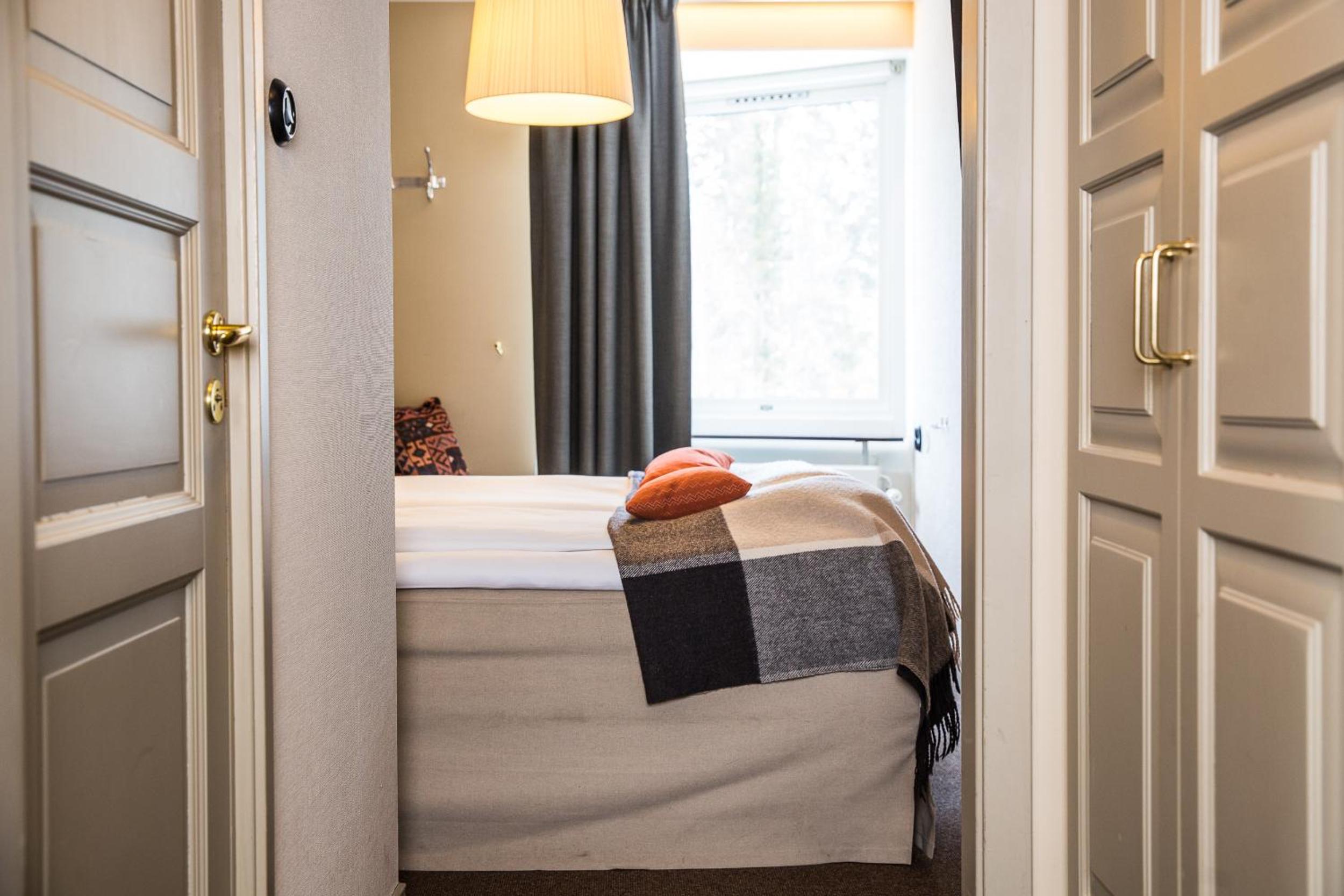 Standard Double or Twin Room - Photo 9