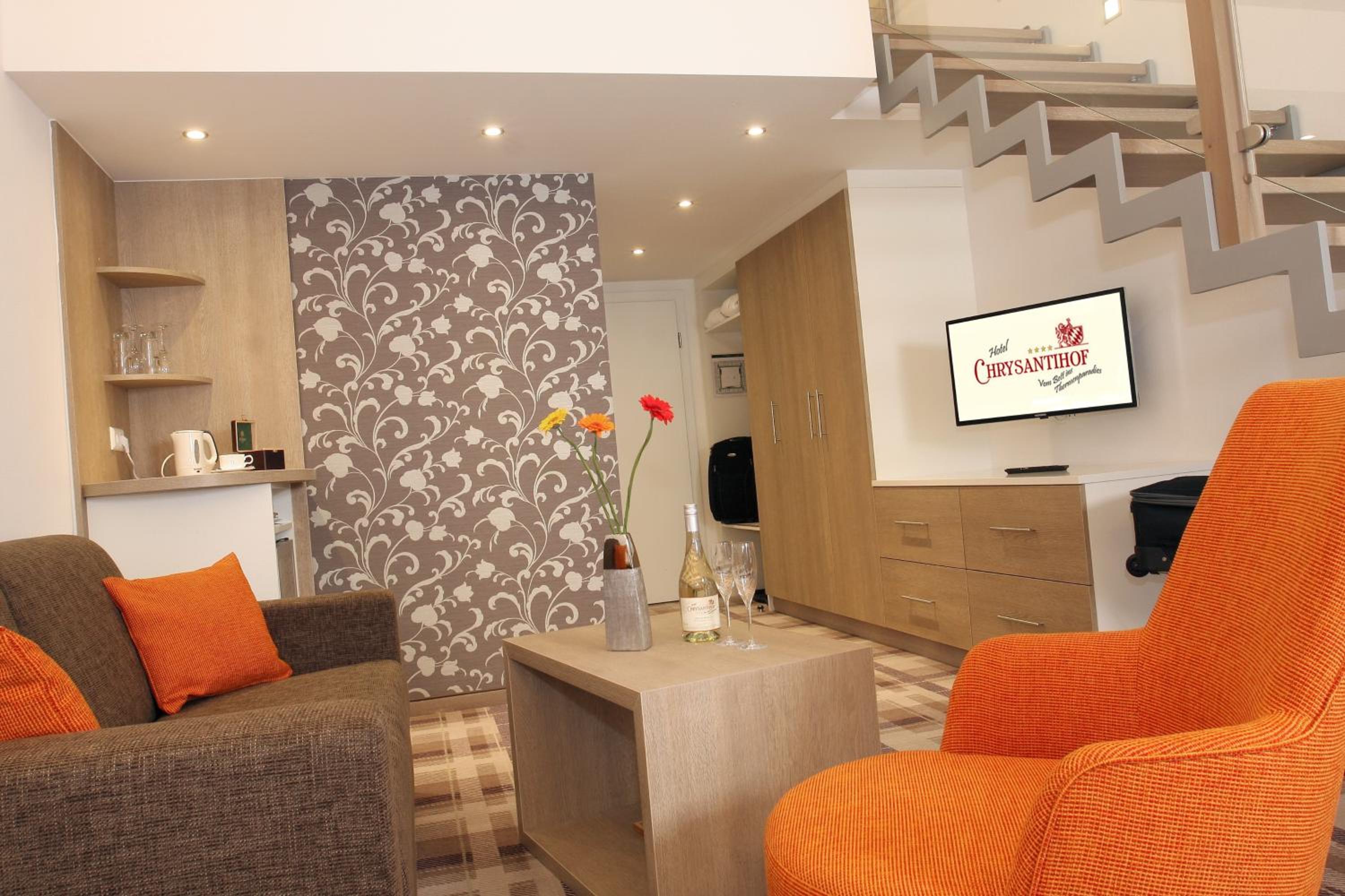 Deluxe Double Room with Balcony - Photo 5