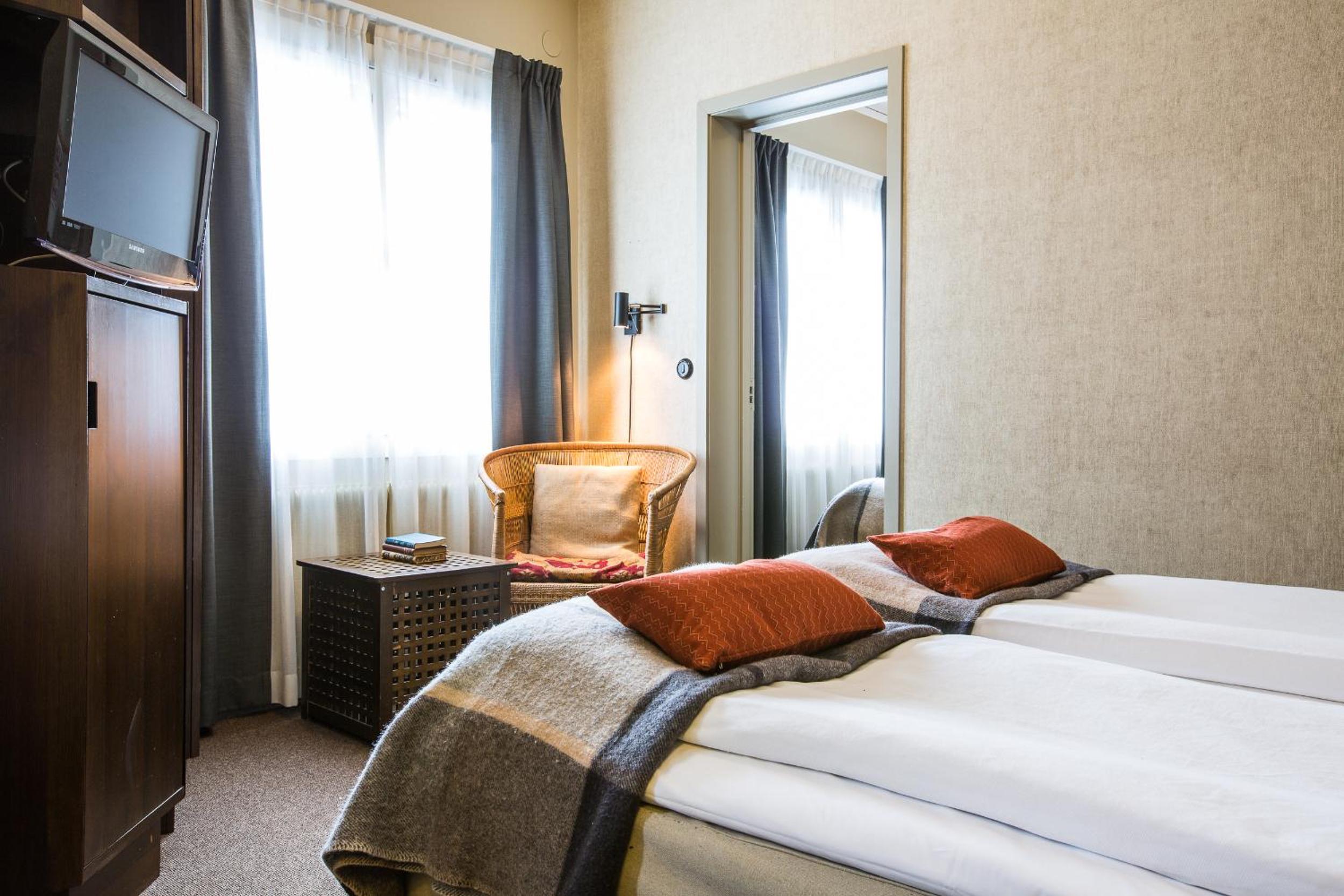 Standard Double or Twin Room - Photo 6