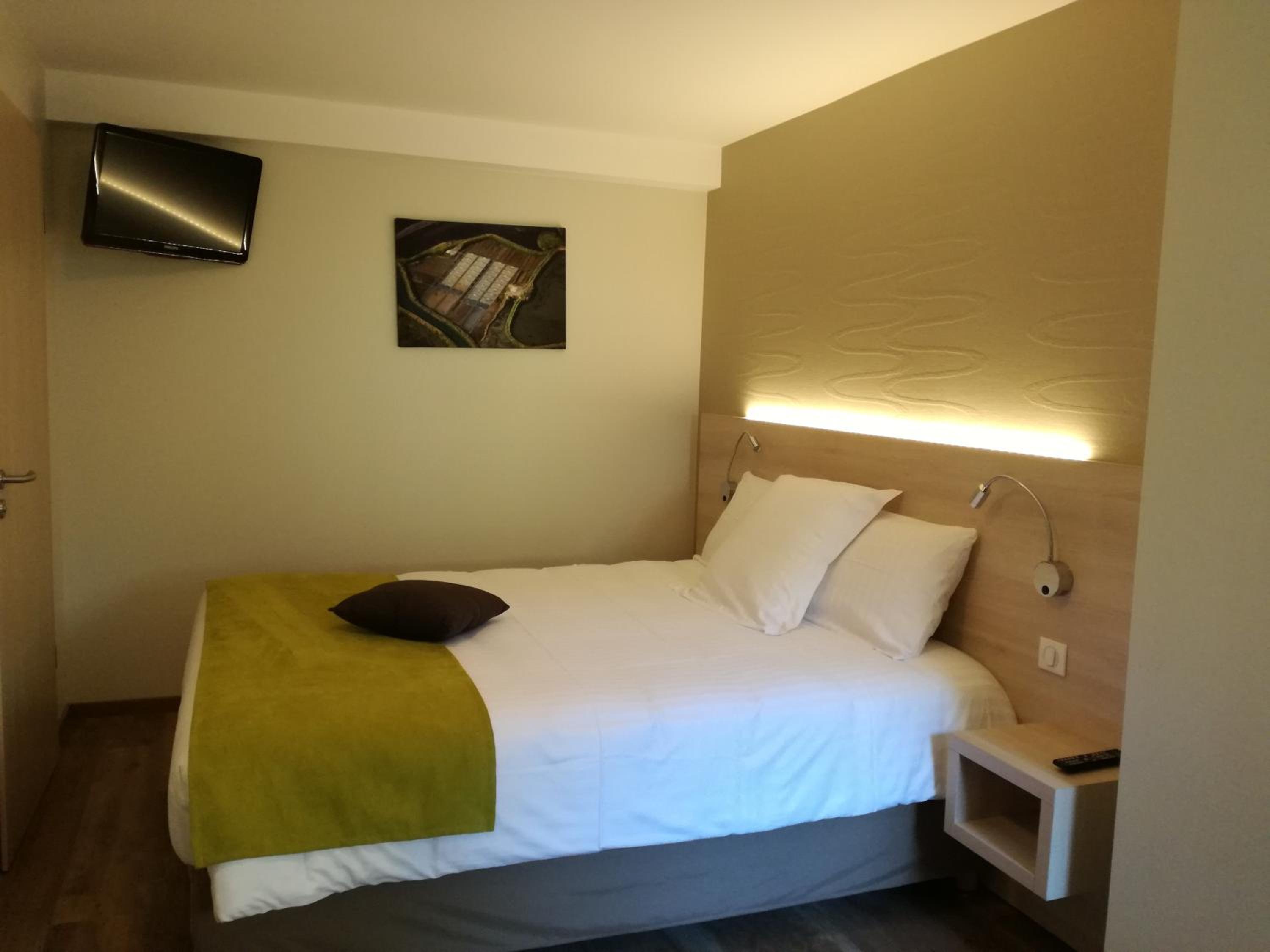 Triple Room with Bathroom photo 2