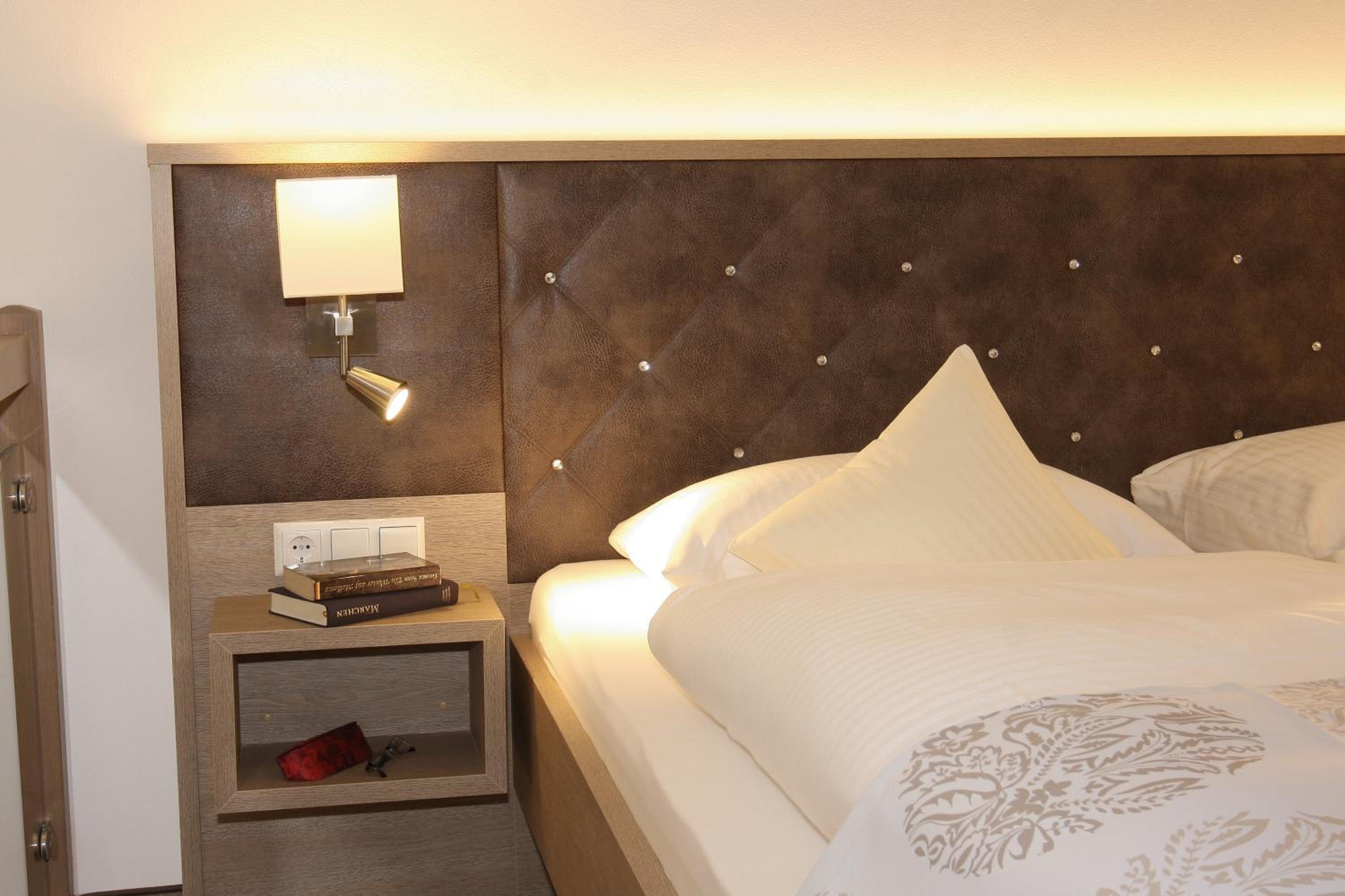 Deluxe Double Room with Balcony - Photo 3