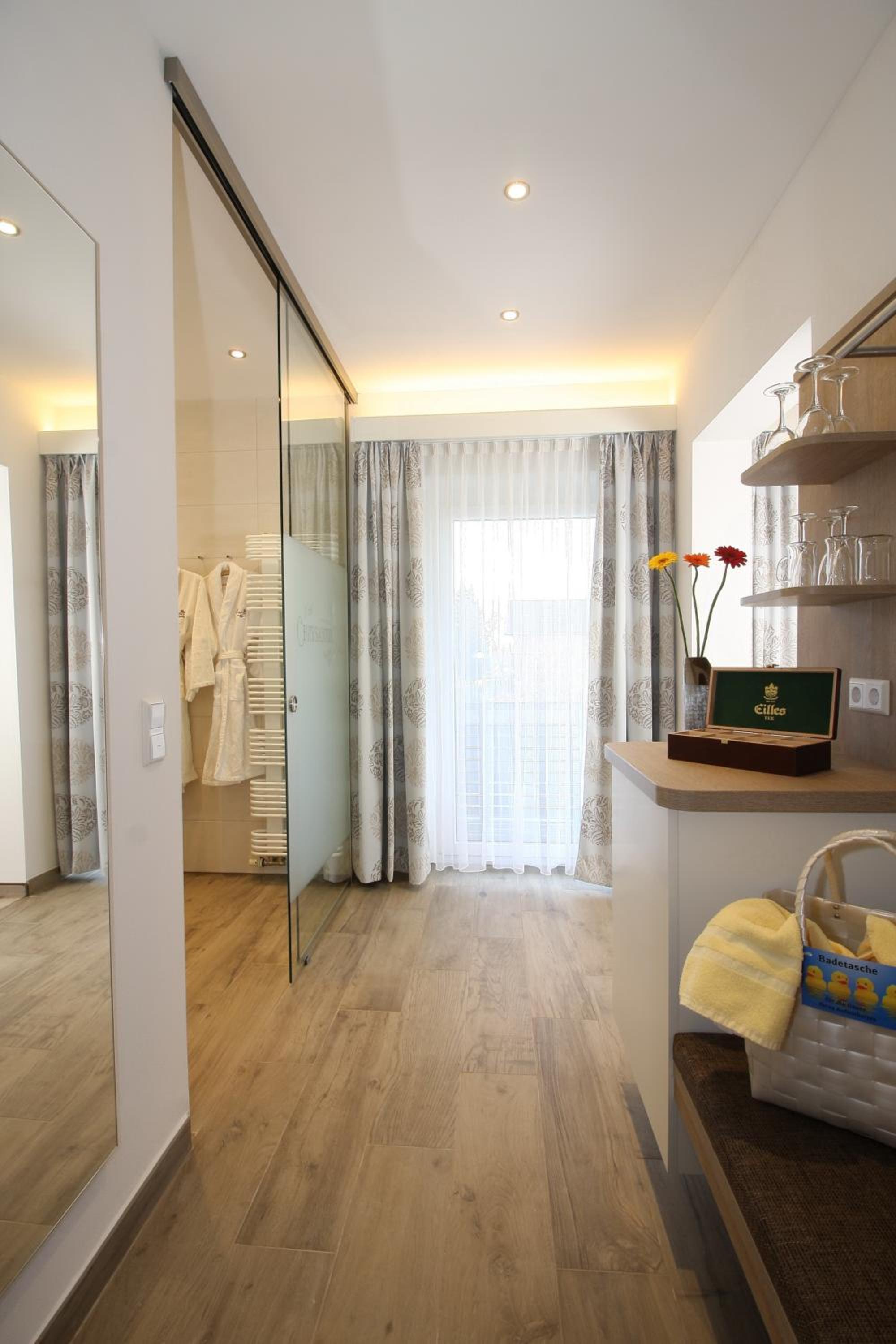 Deluxe Suite - Photo 6