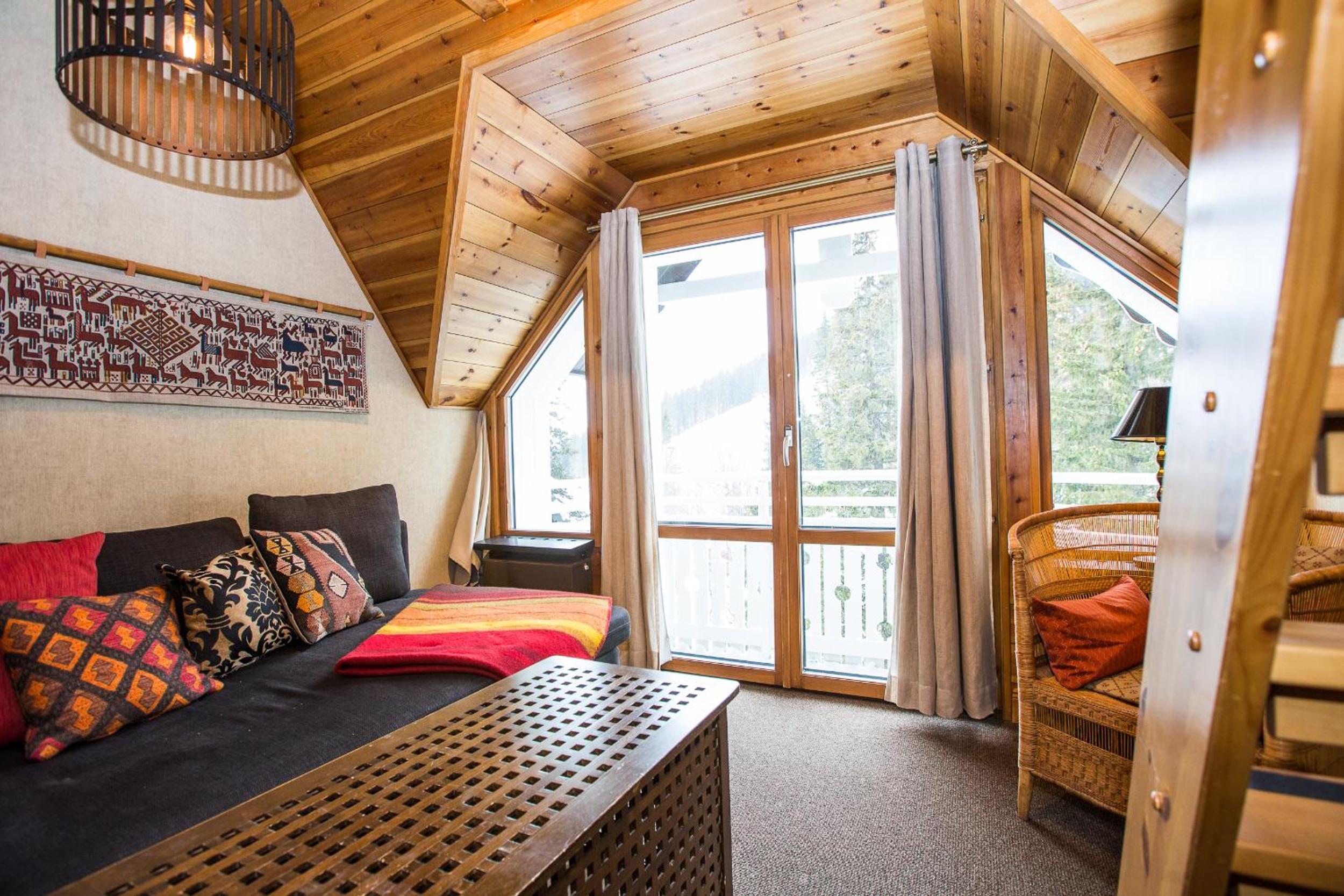 Suite - Photo 1