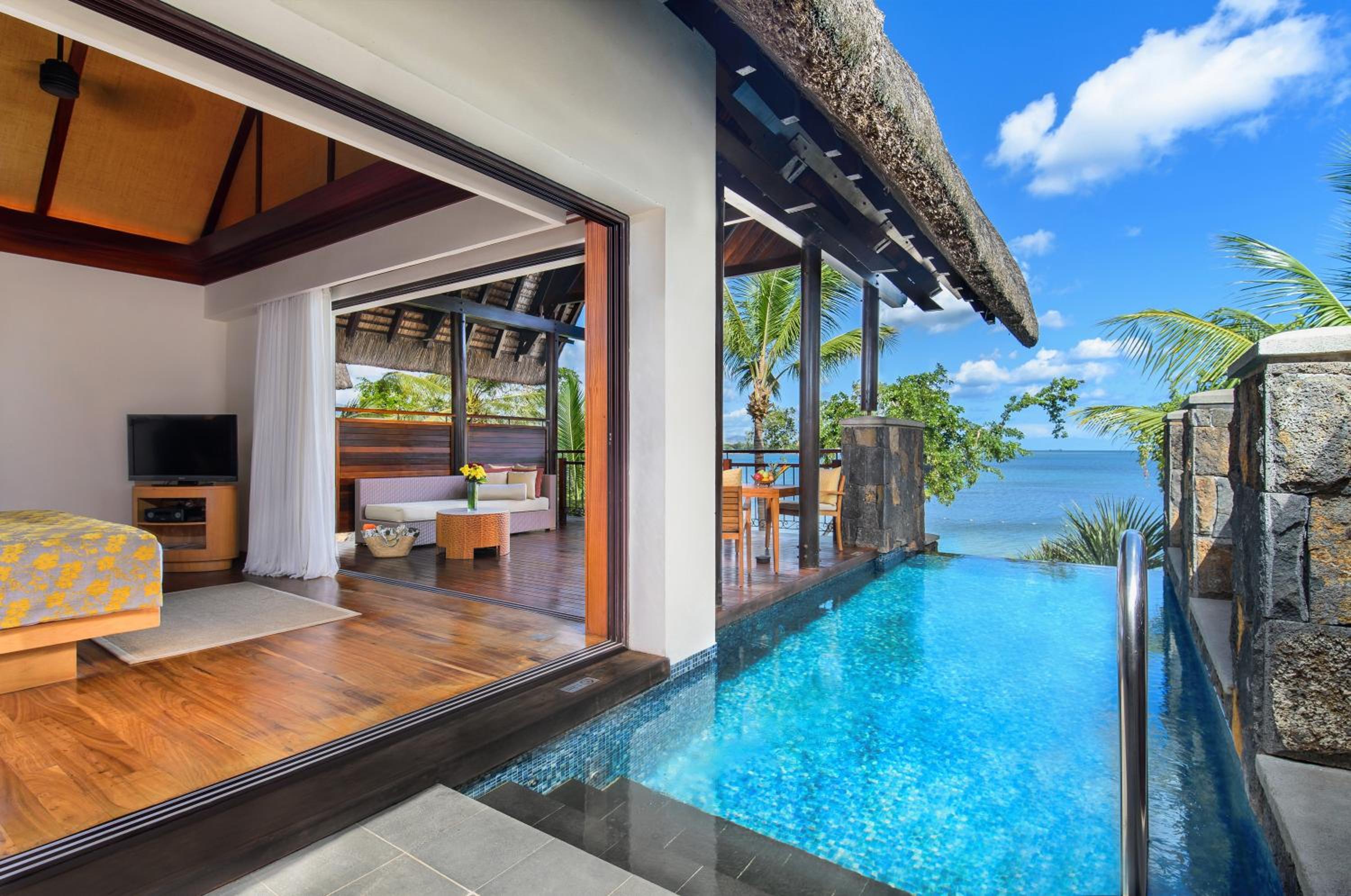 Oceanfront Luxury Pool Suite with Heated Pool & Hammam
